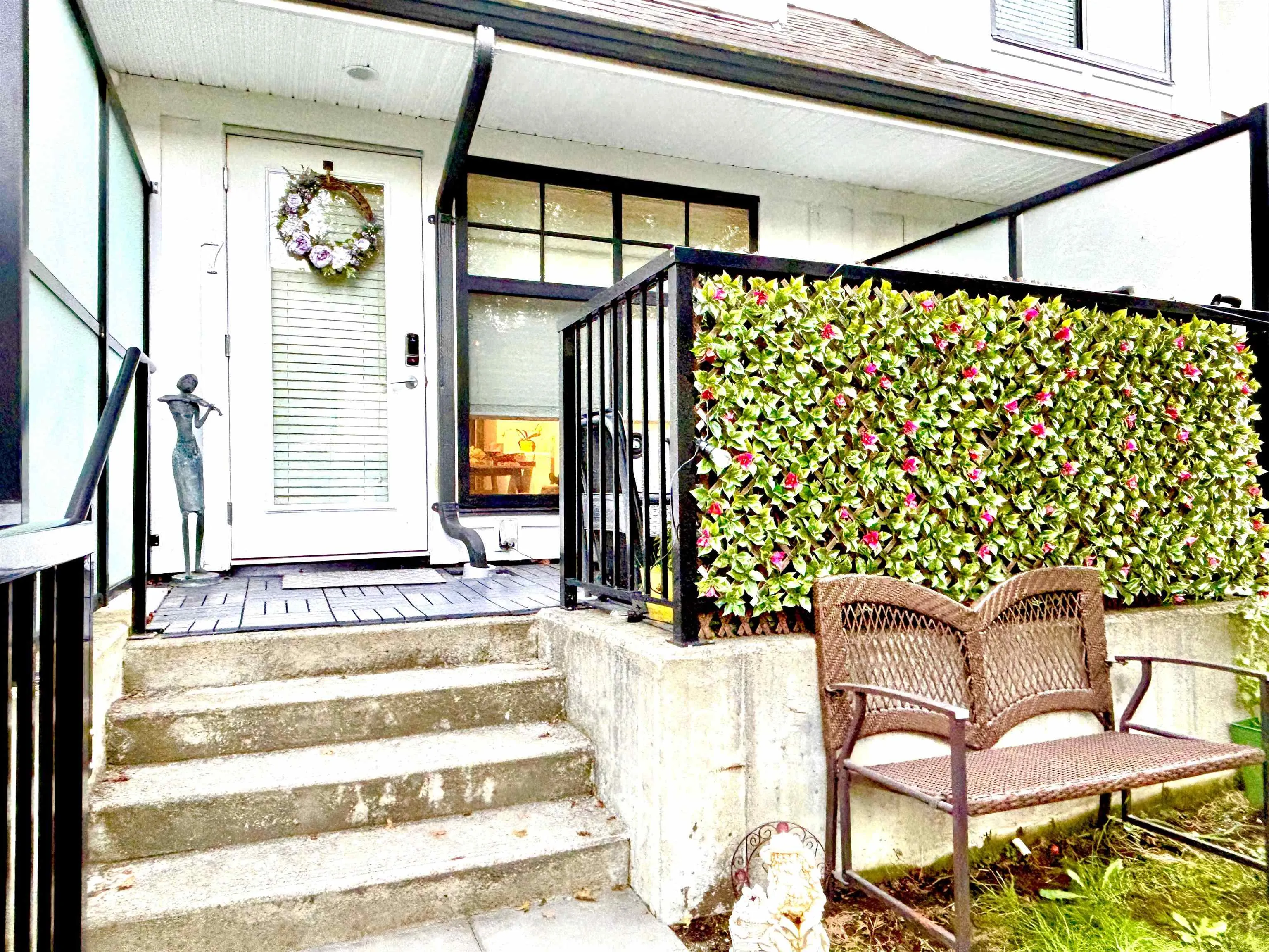 7 5122 Canada Way