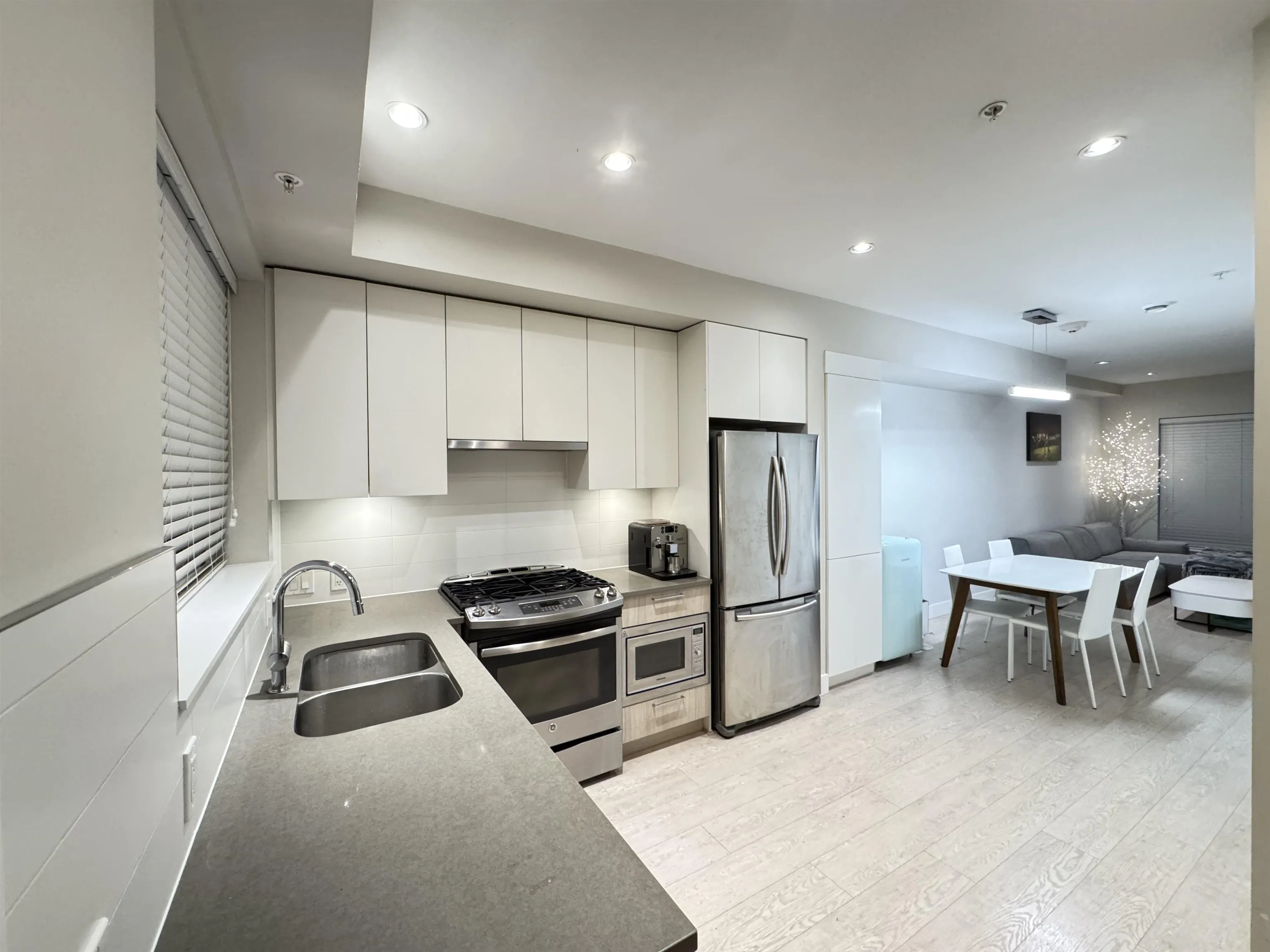 7 5122 Canada Way