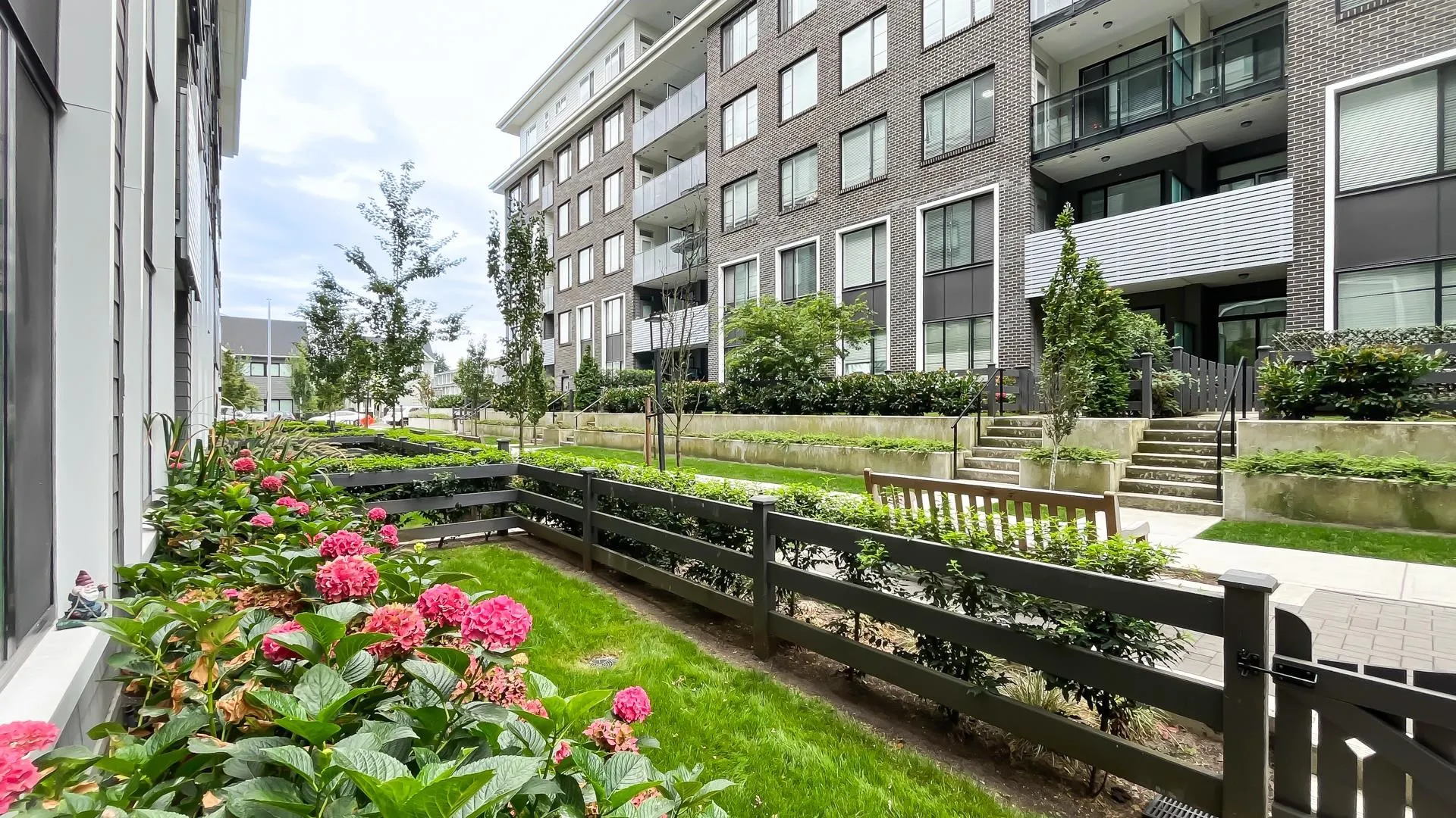 105 15825 85 Avenue