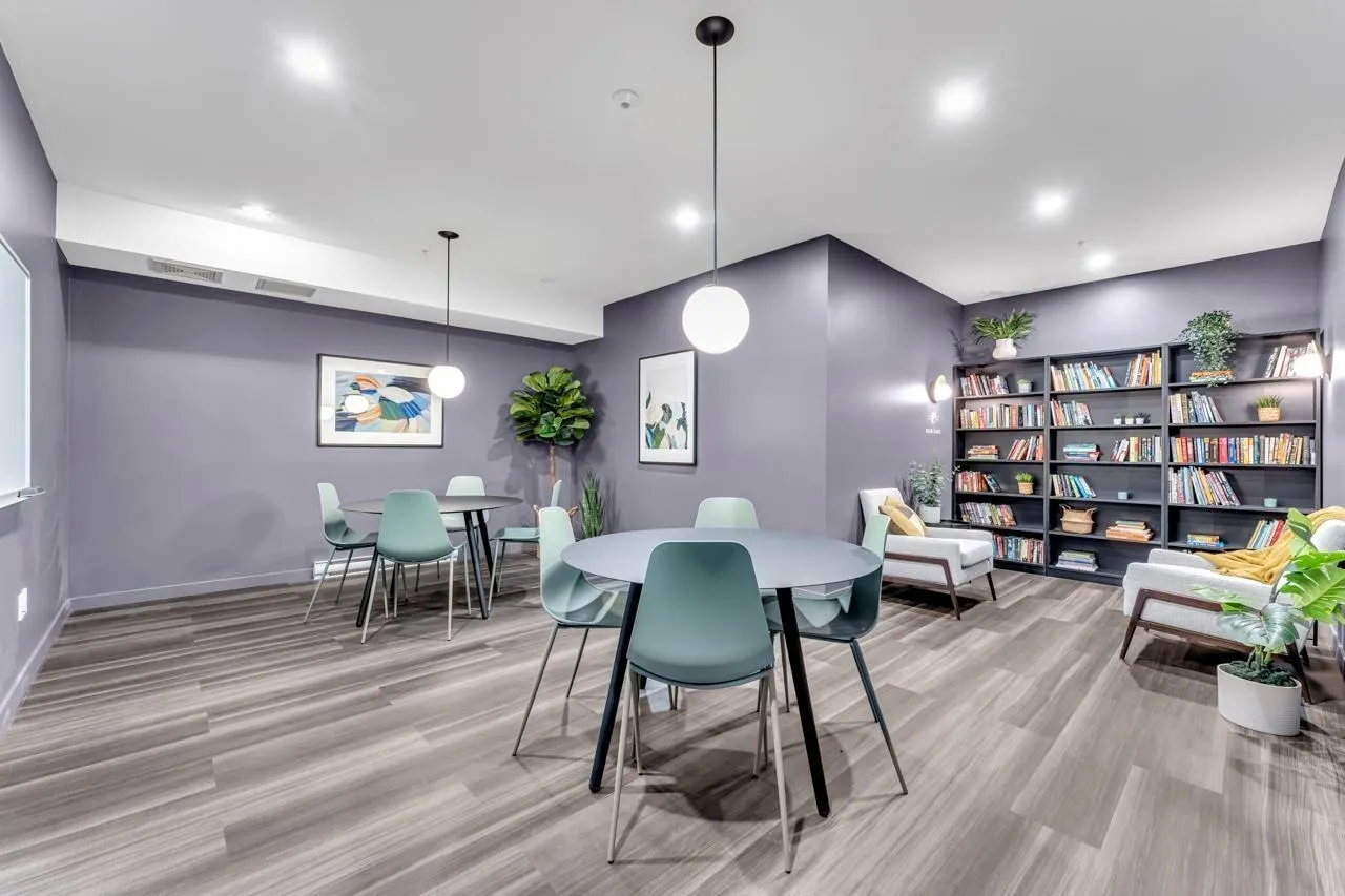 105 15825 85 Avenue