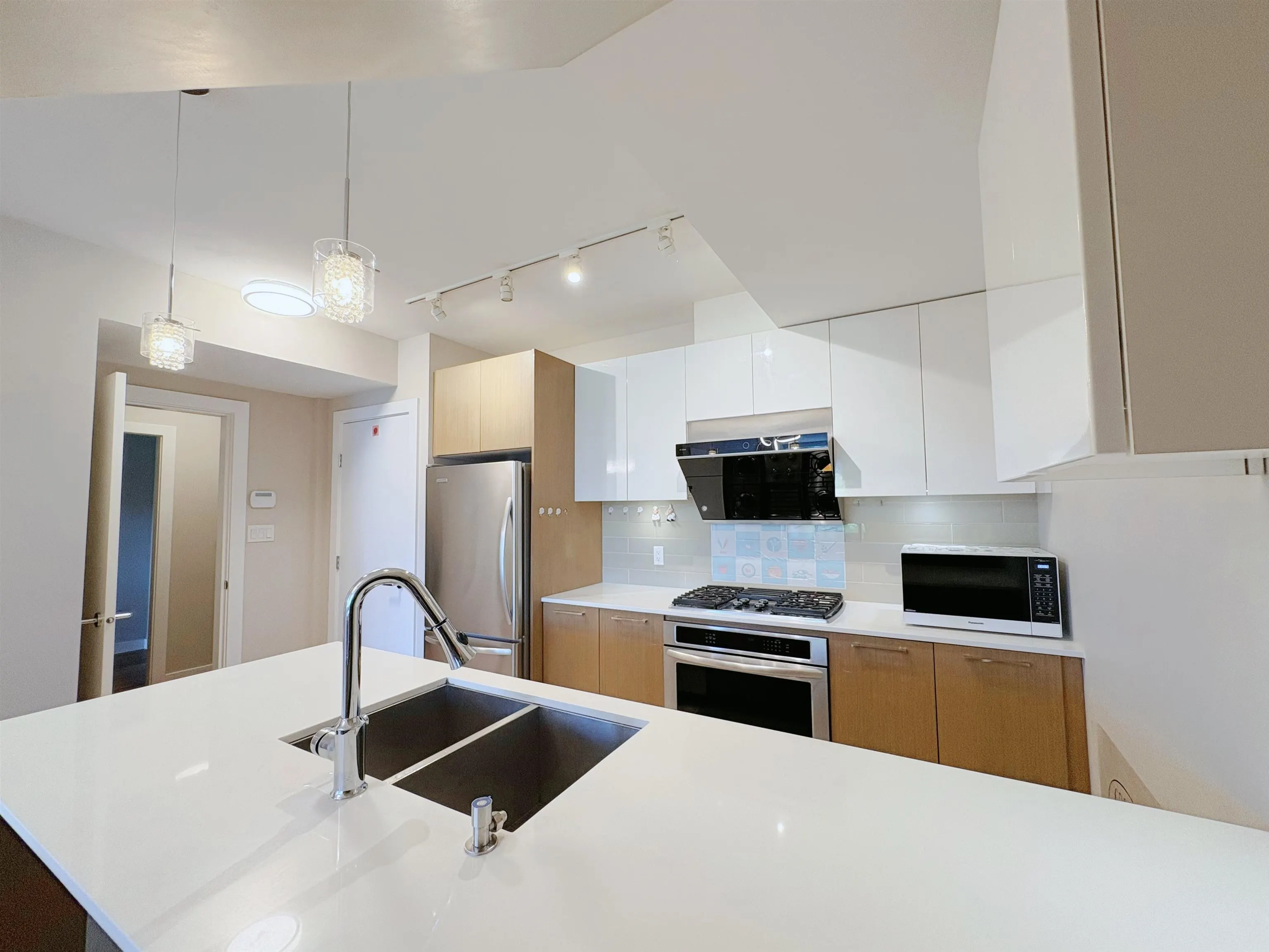 6003 5511 Hollybridge Way