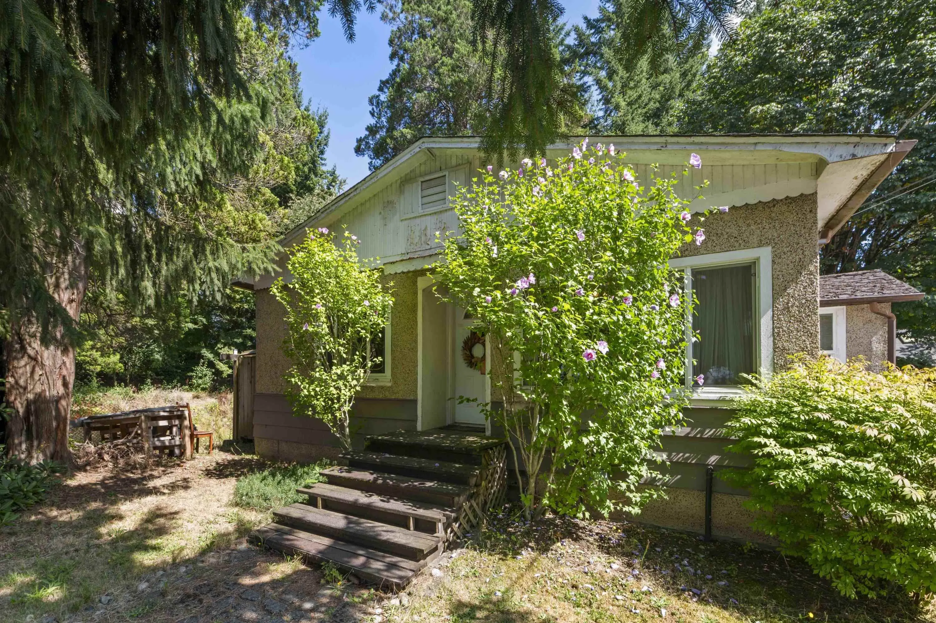 2594 Campbell Avenue