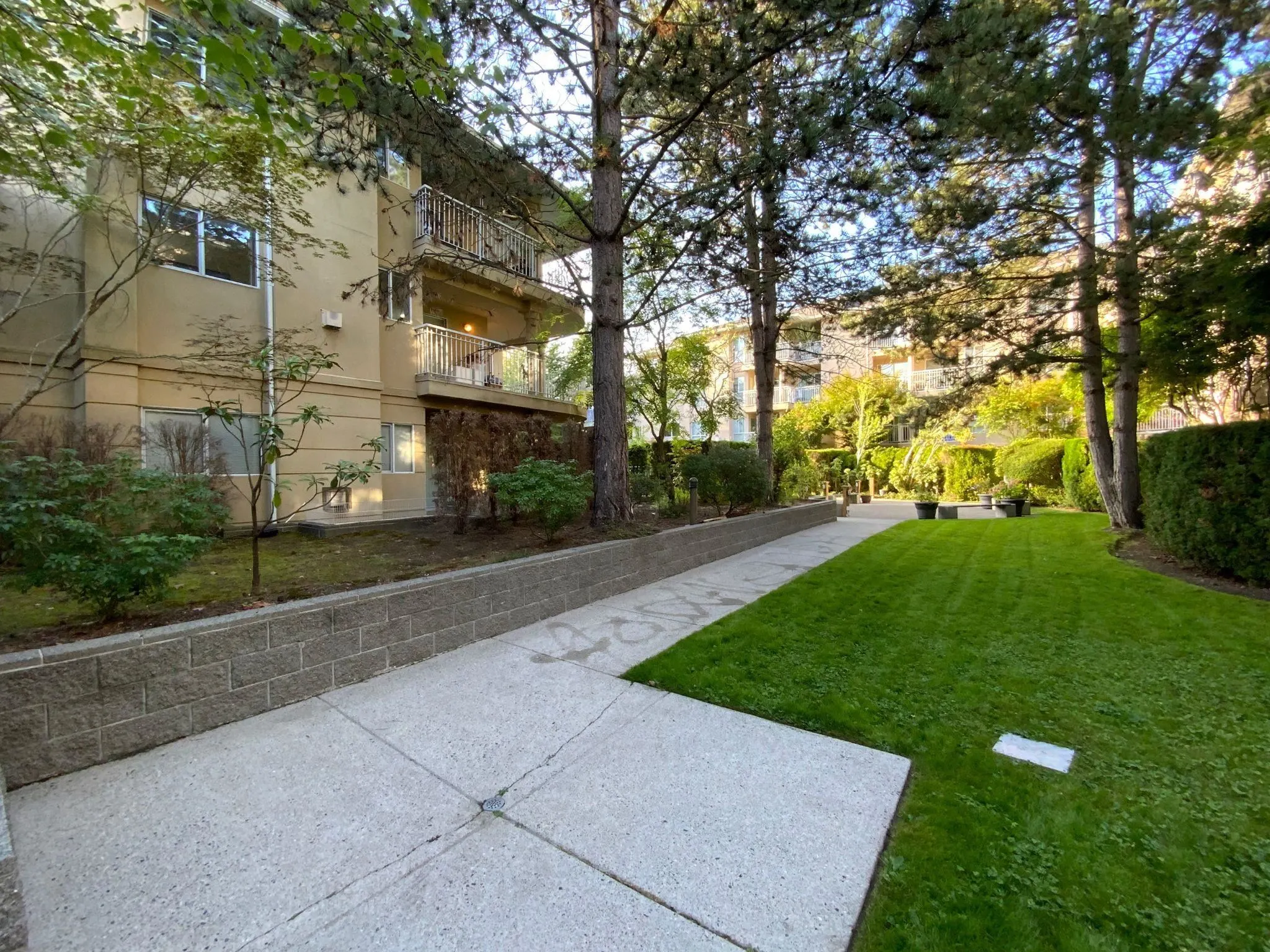 213 13727 74 Avenue