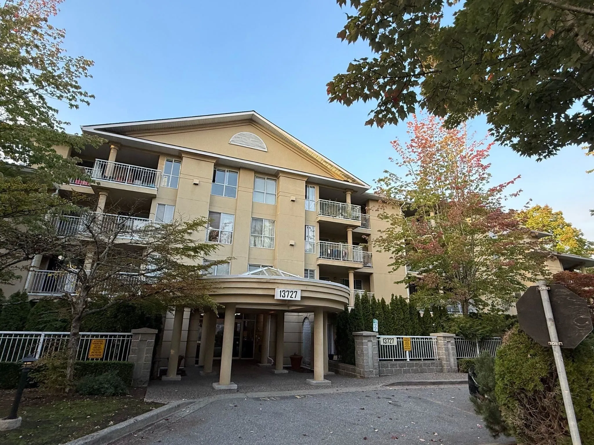 213 13727 74 Avenue