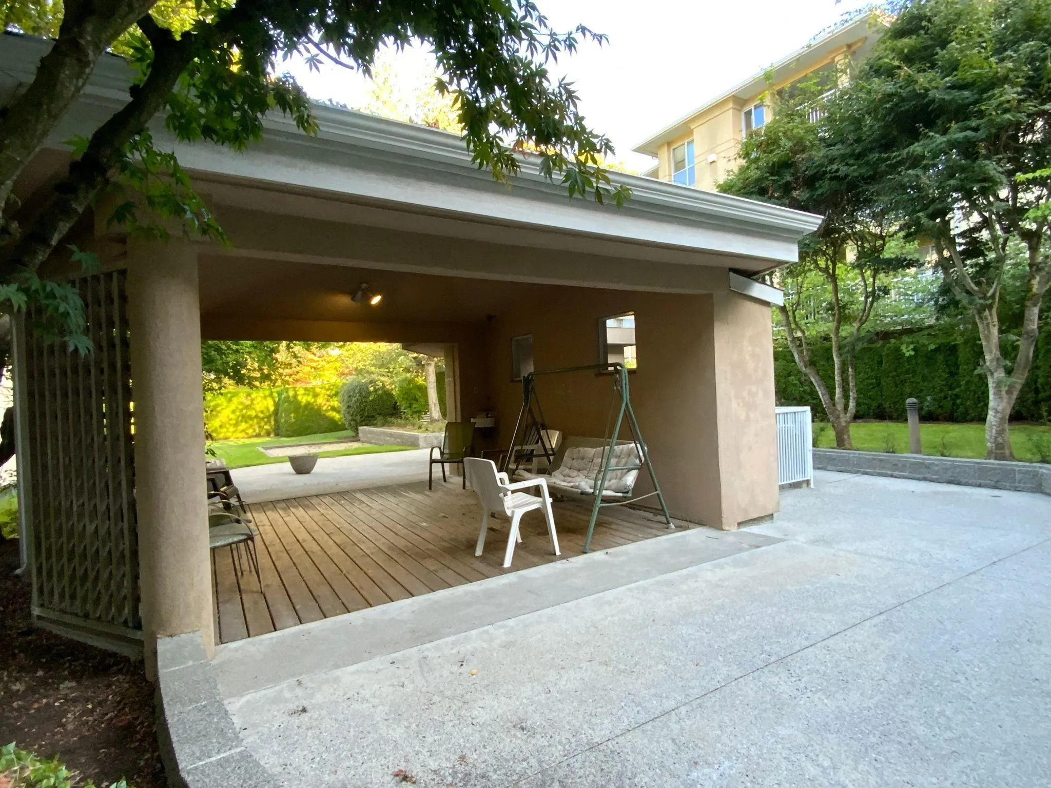 213 13727 74 Avenue