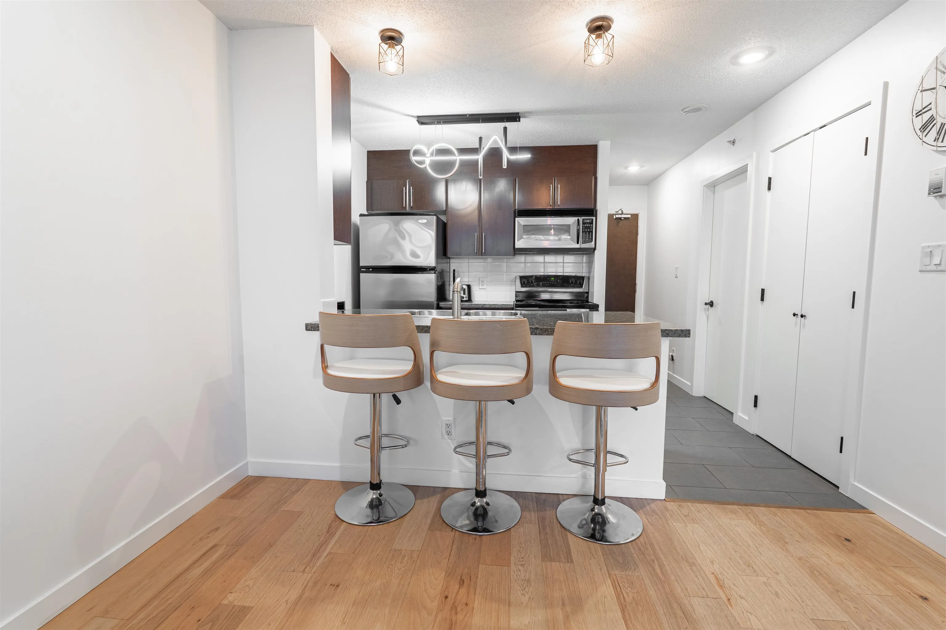 1003 688 Abbott Street