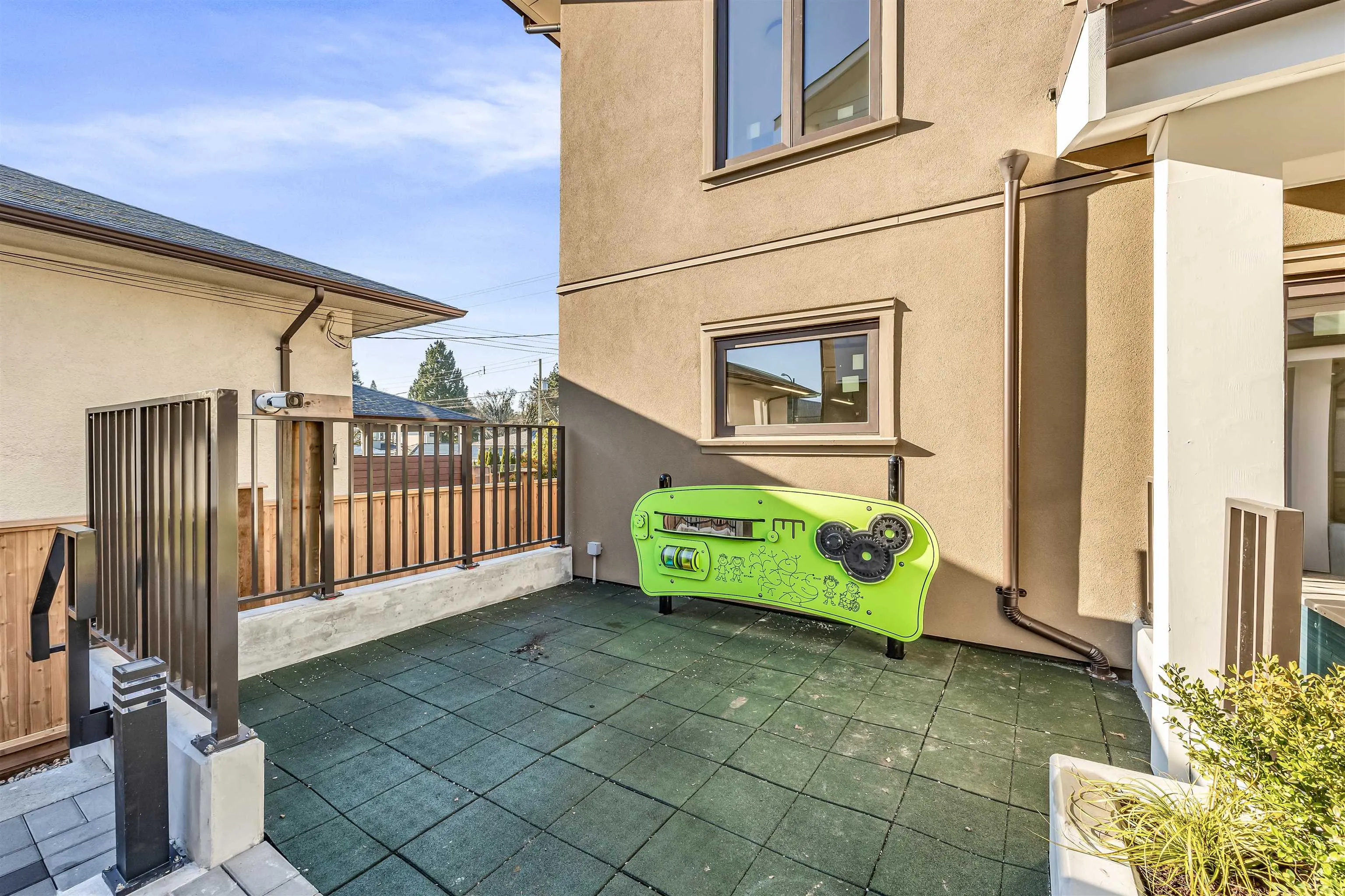 1008 W 52nd Avenue