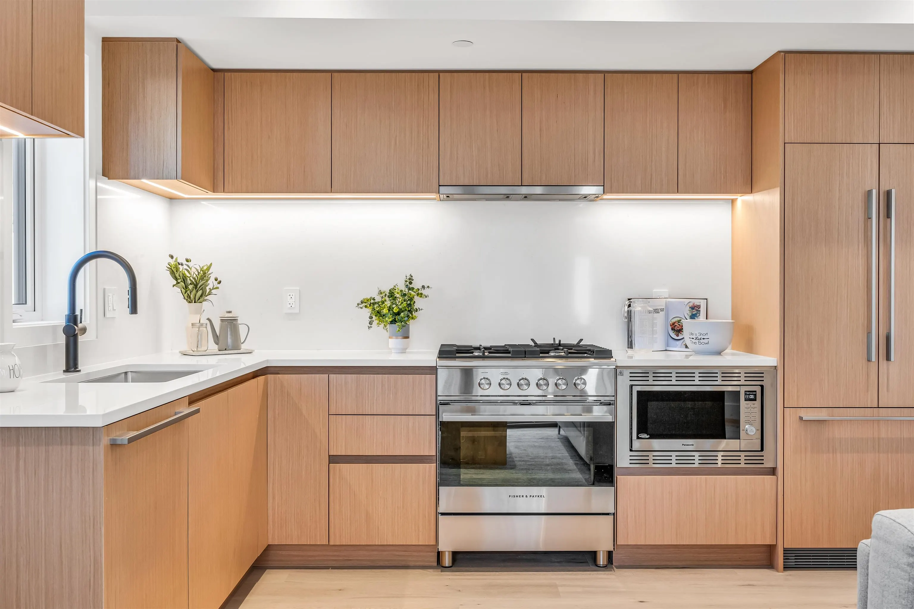 1010 W 52nd Avenue