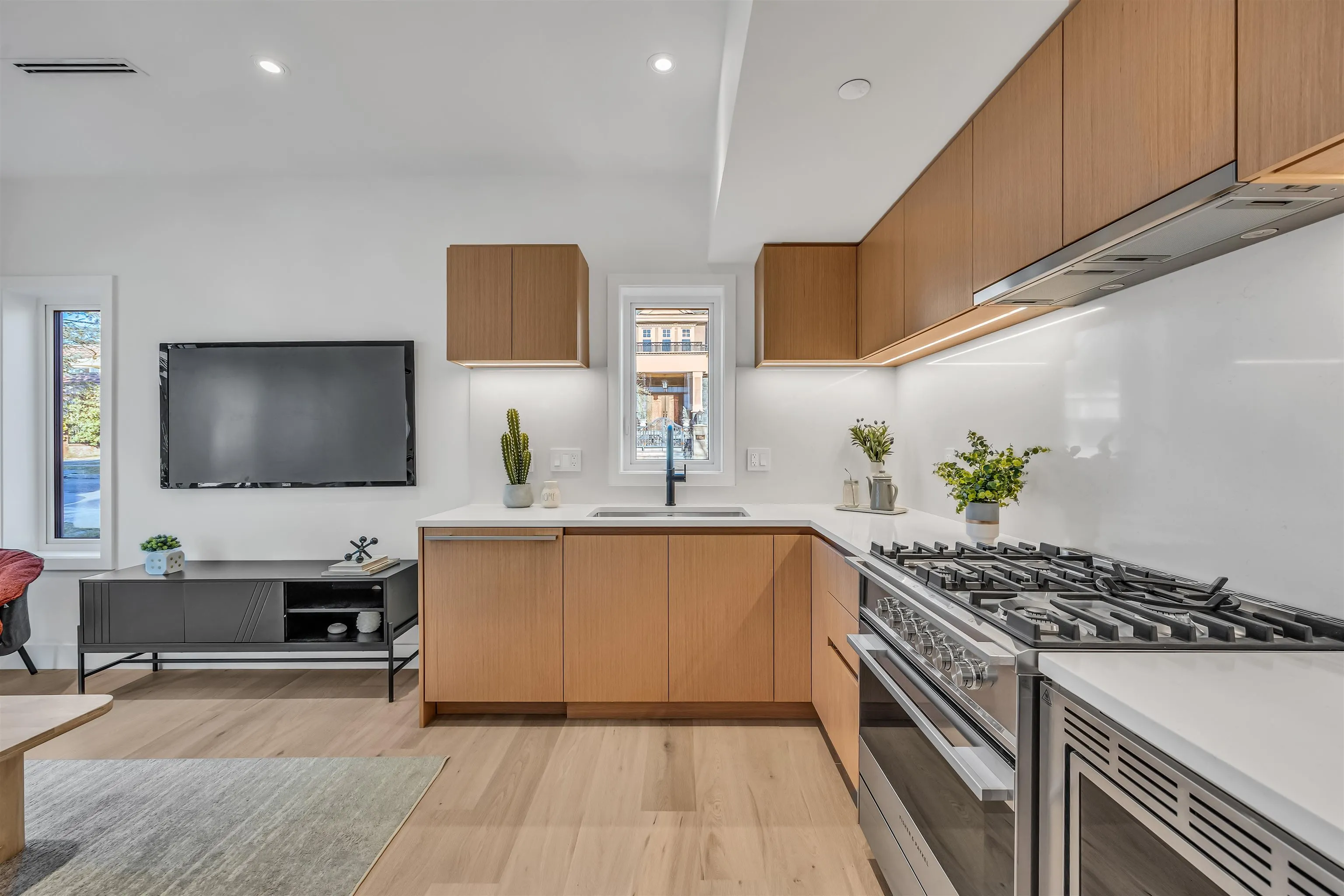 1010 W 52nd Avenue