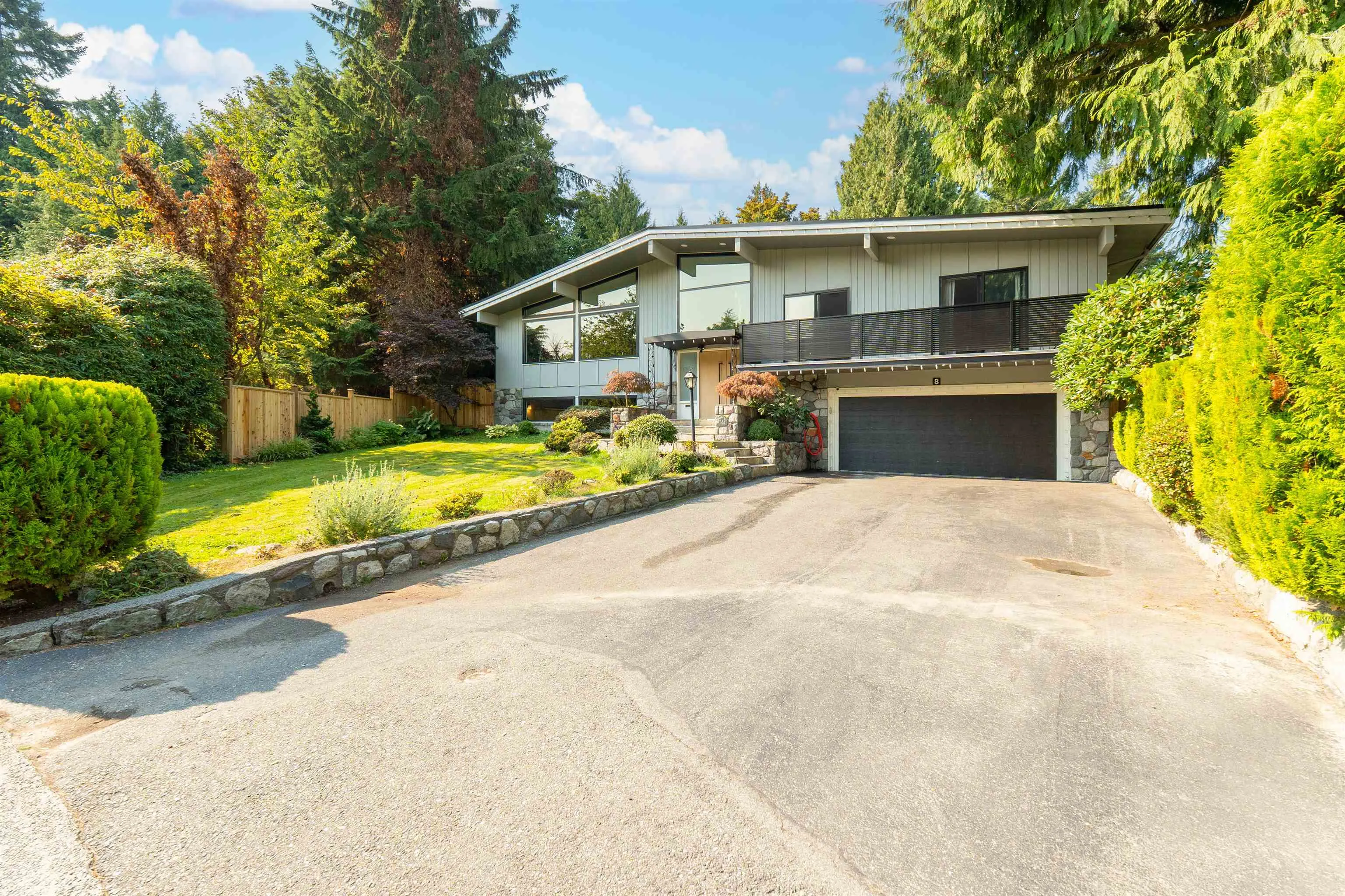 8 Halss Crescent