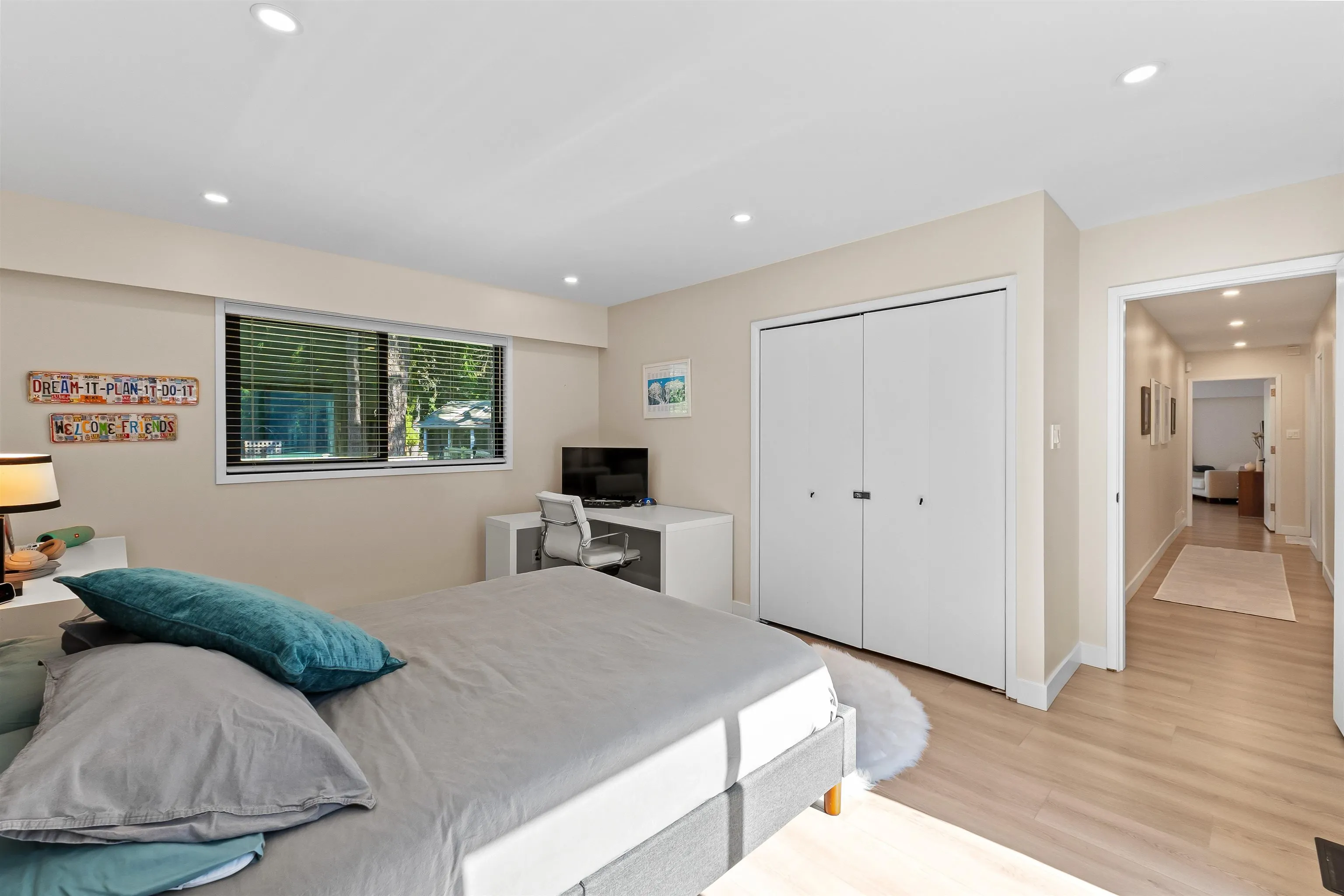 8 Halss Crescent