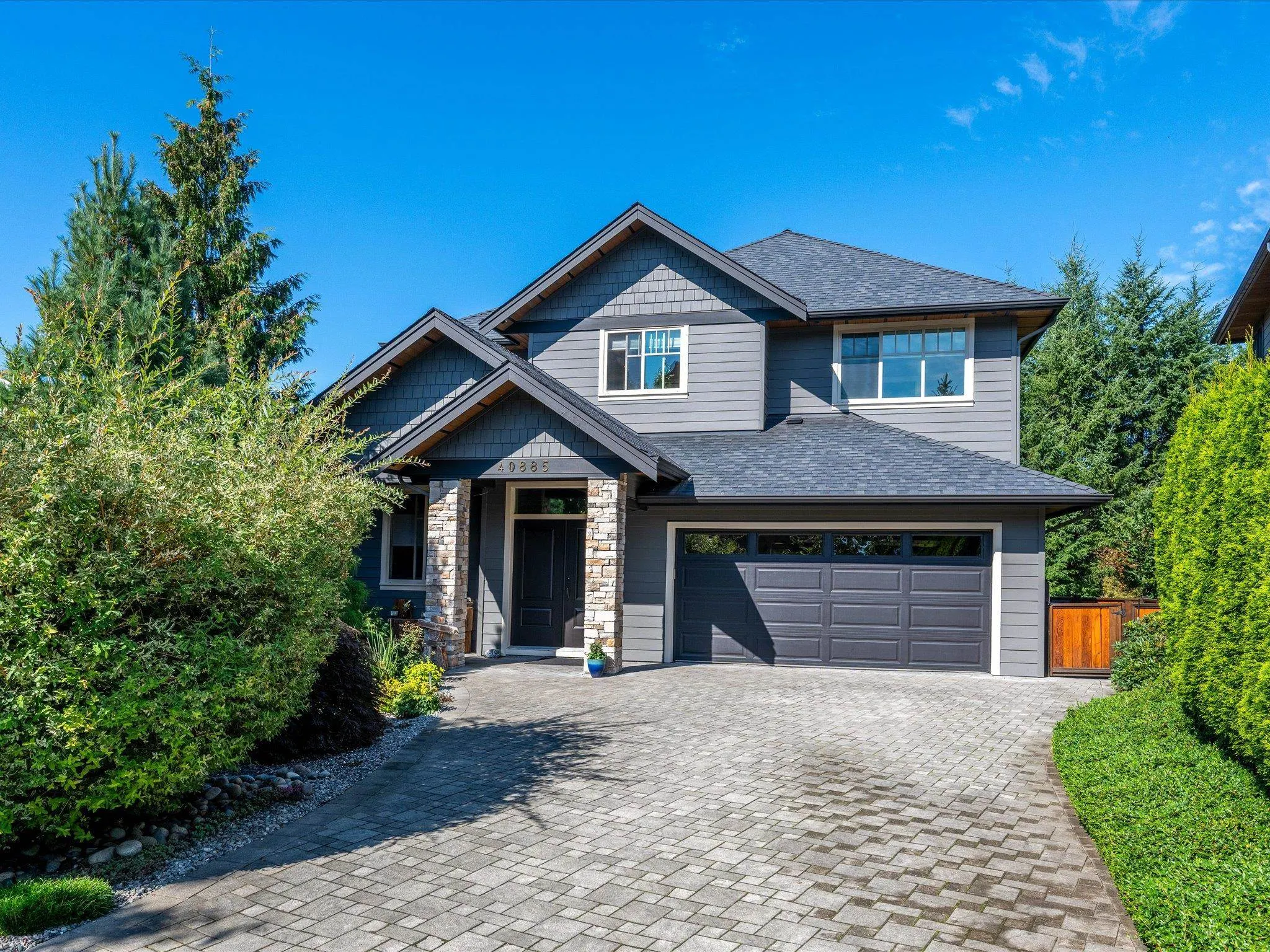 40885 The Crescent