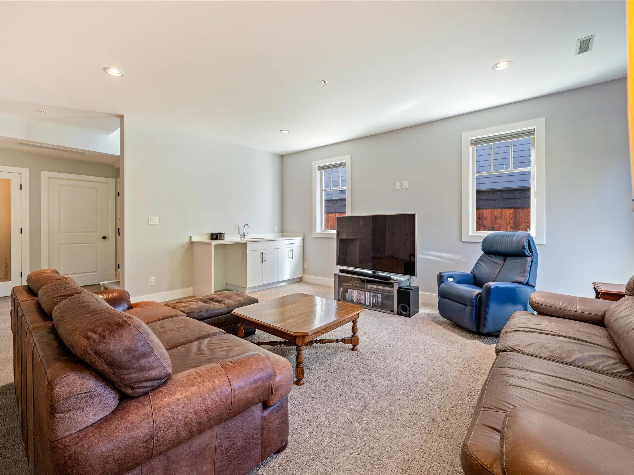 40885 The Crescent