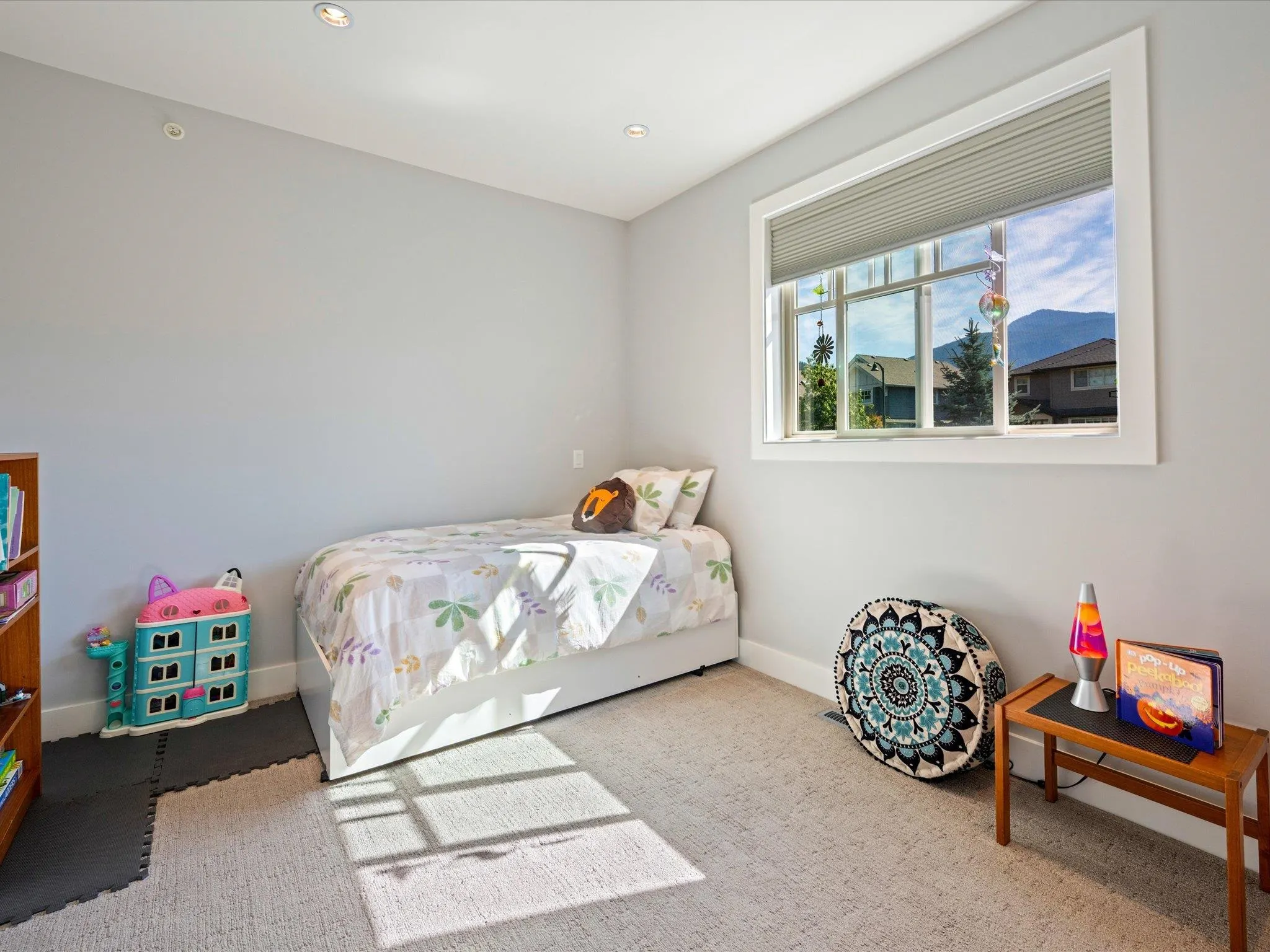 40885 The Crescent