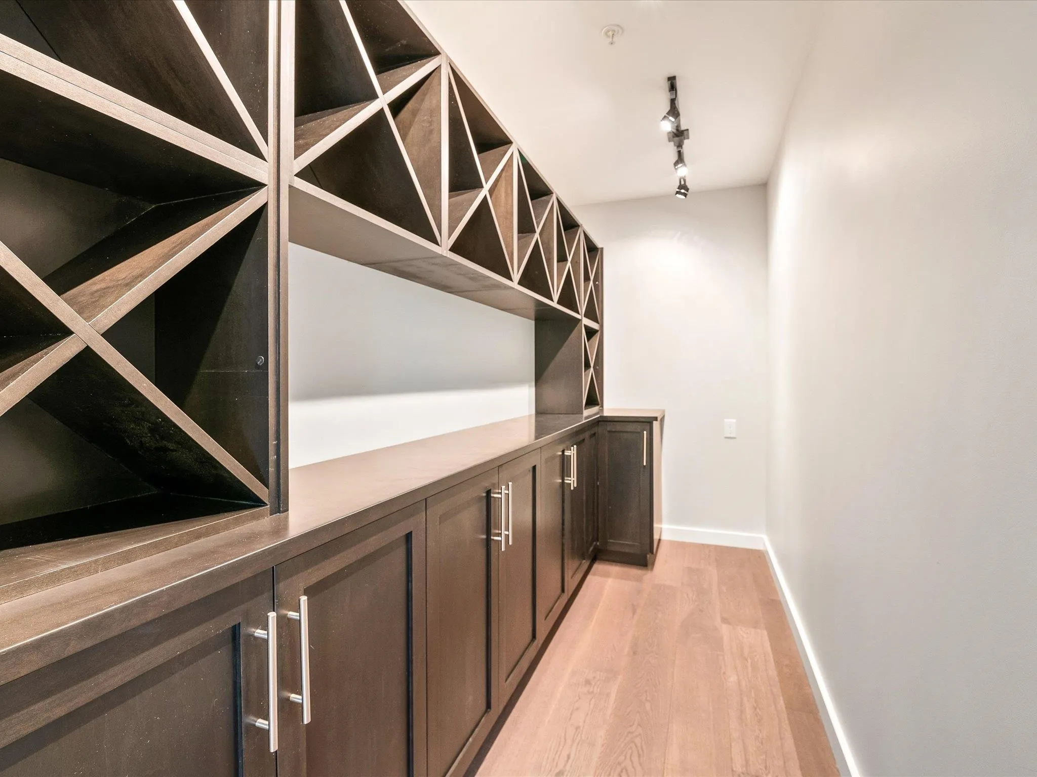 40885 The Crescent