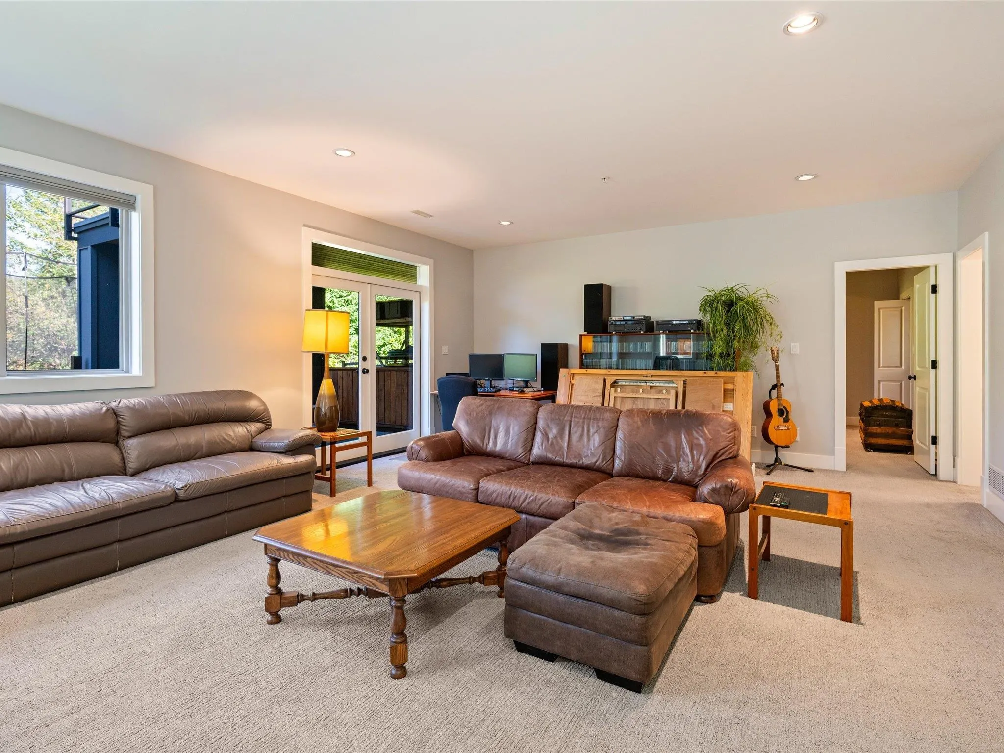40885 The Crescent