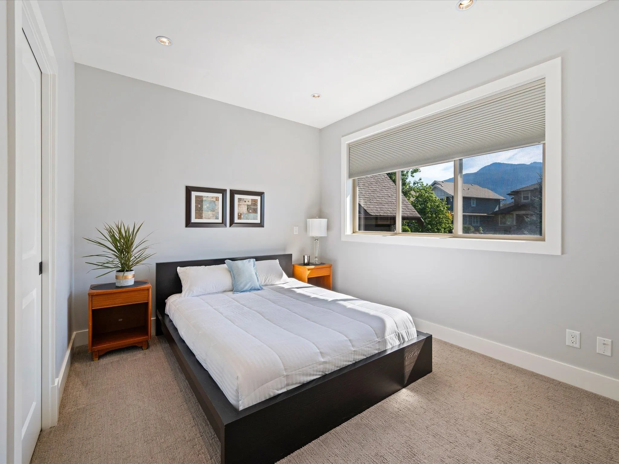 40885 The Crescent