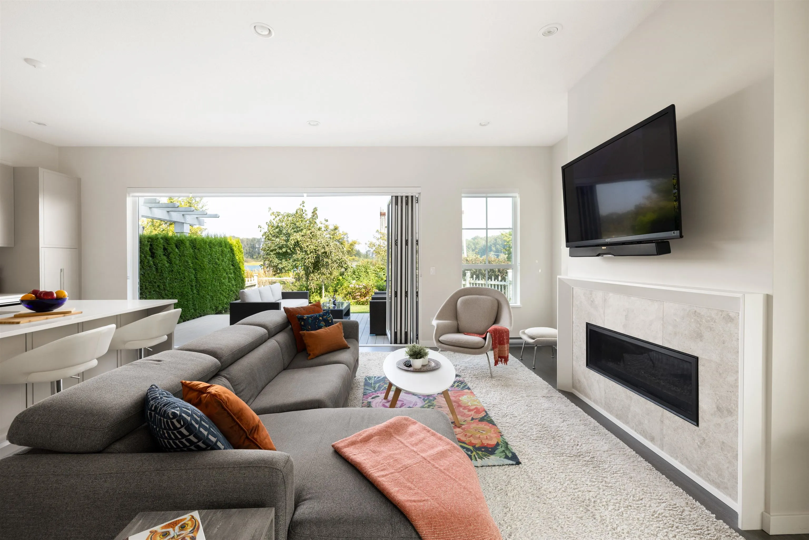 2 5551 Admiral Way