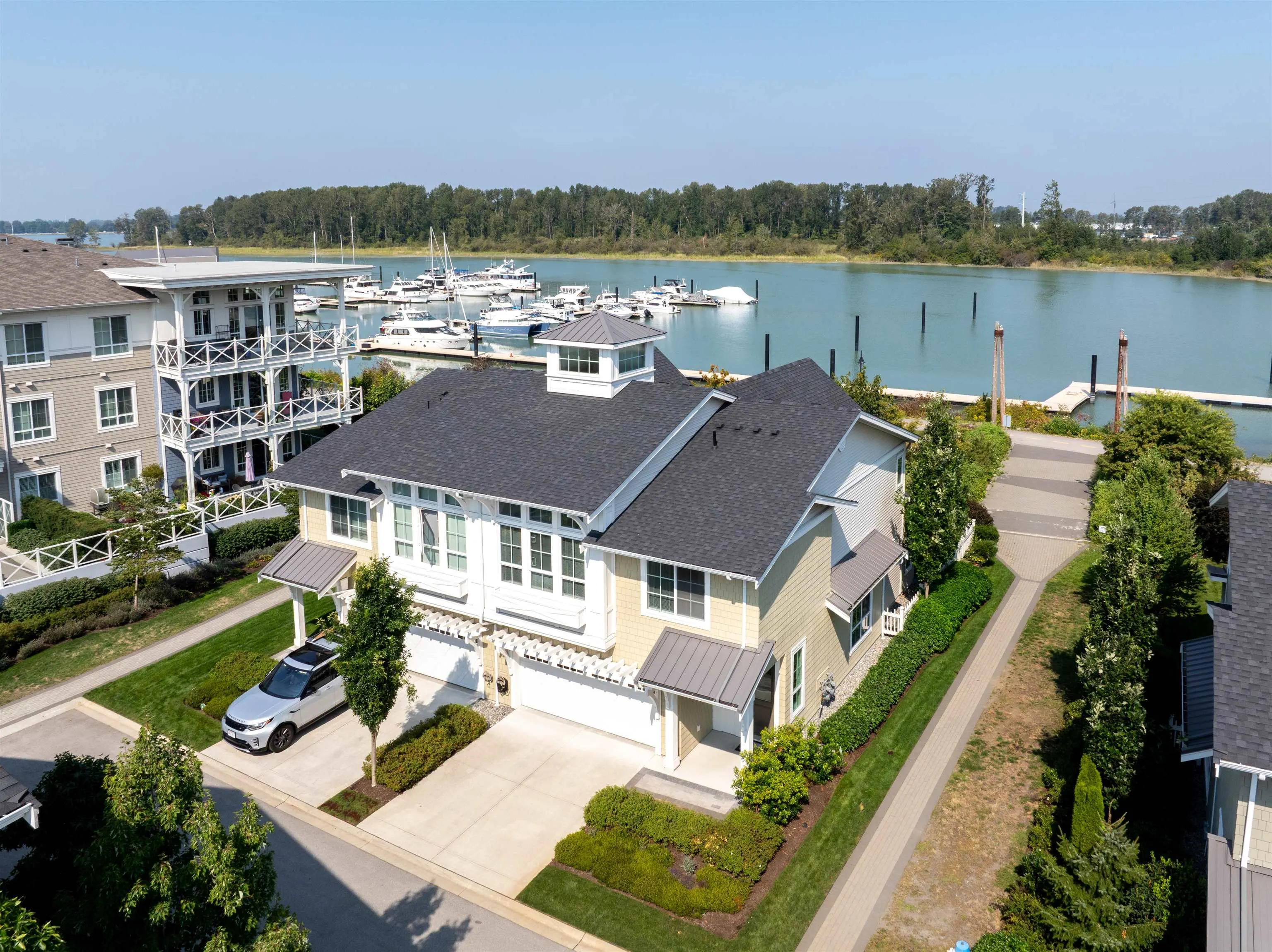 2 5551 Admiral Way
