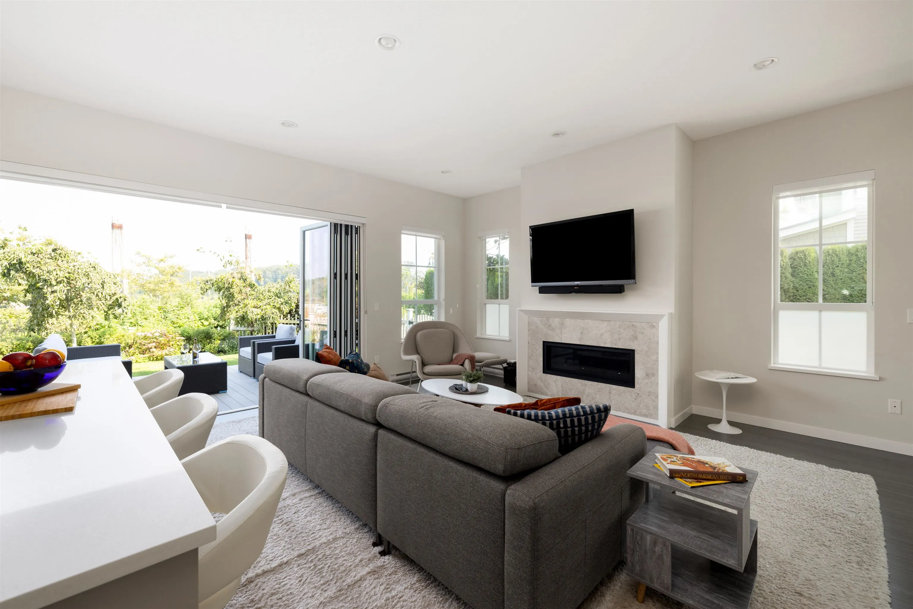 2 5551 Admiral Way