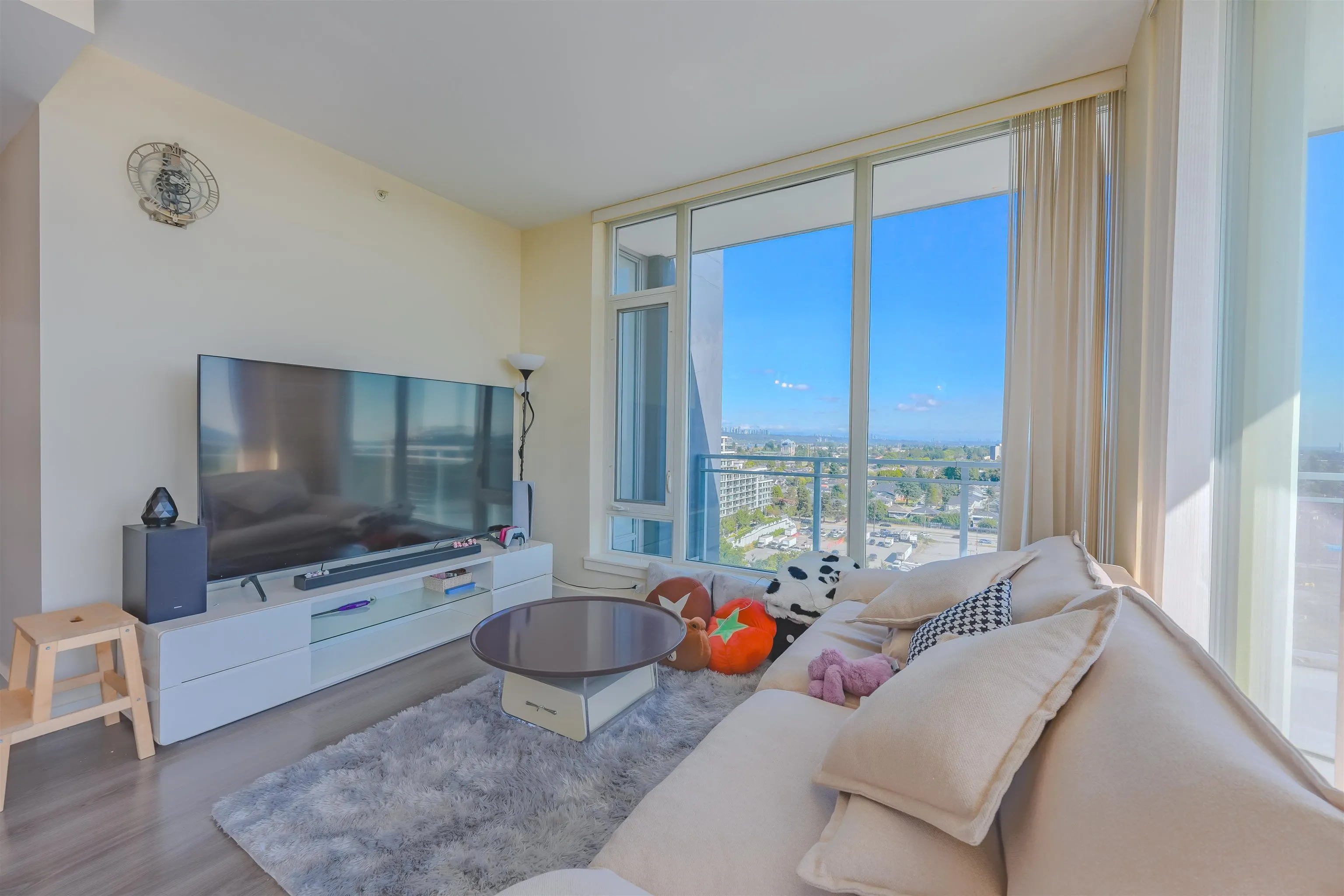 PH 1705 8677 Capstan Way