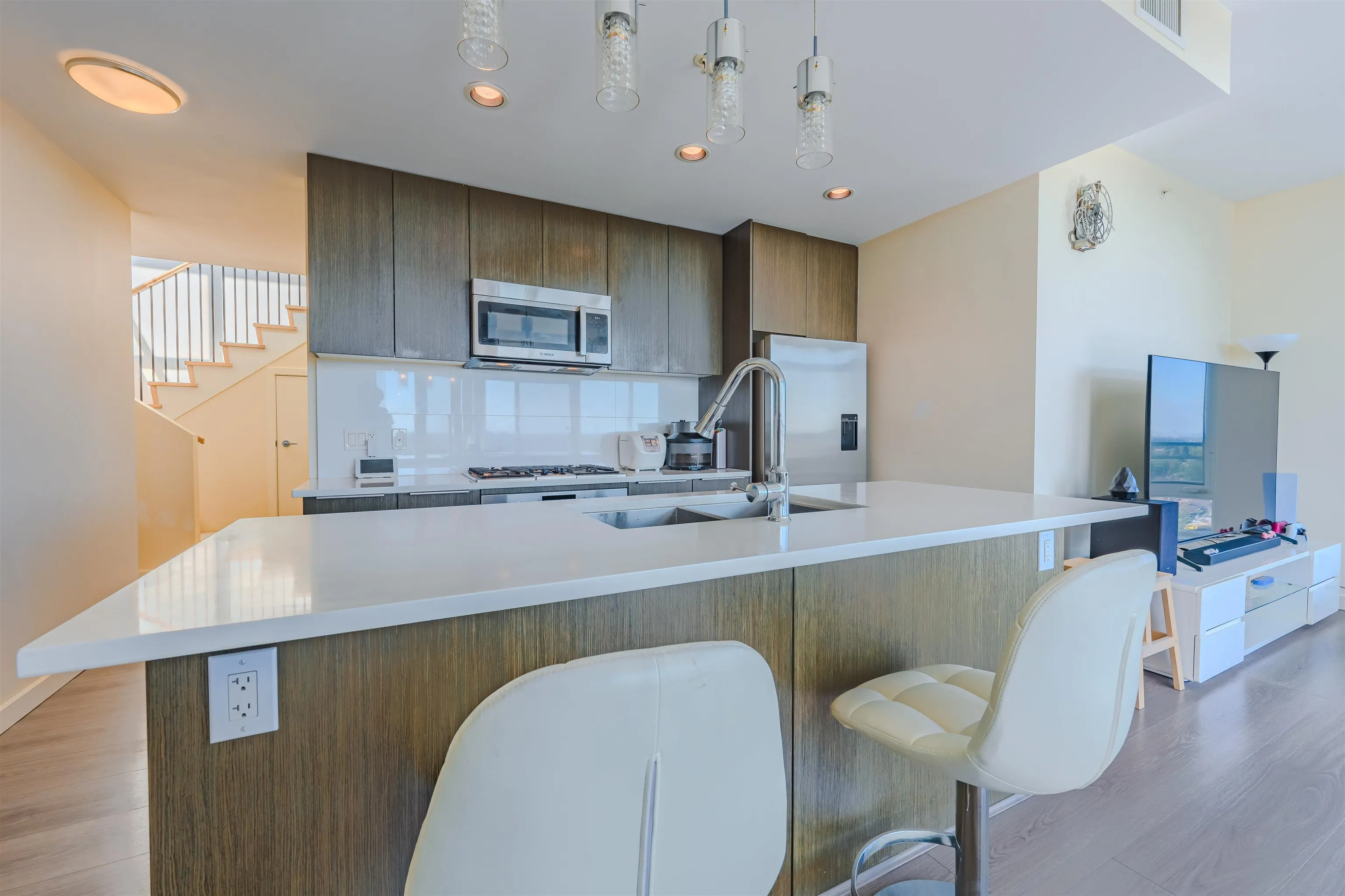 PH 1705 8677 Capstan Way