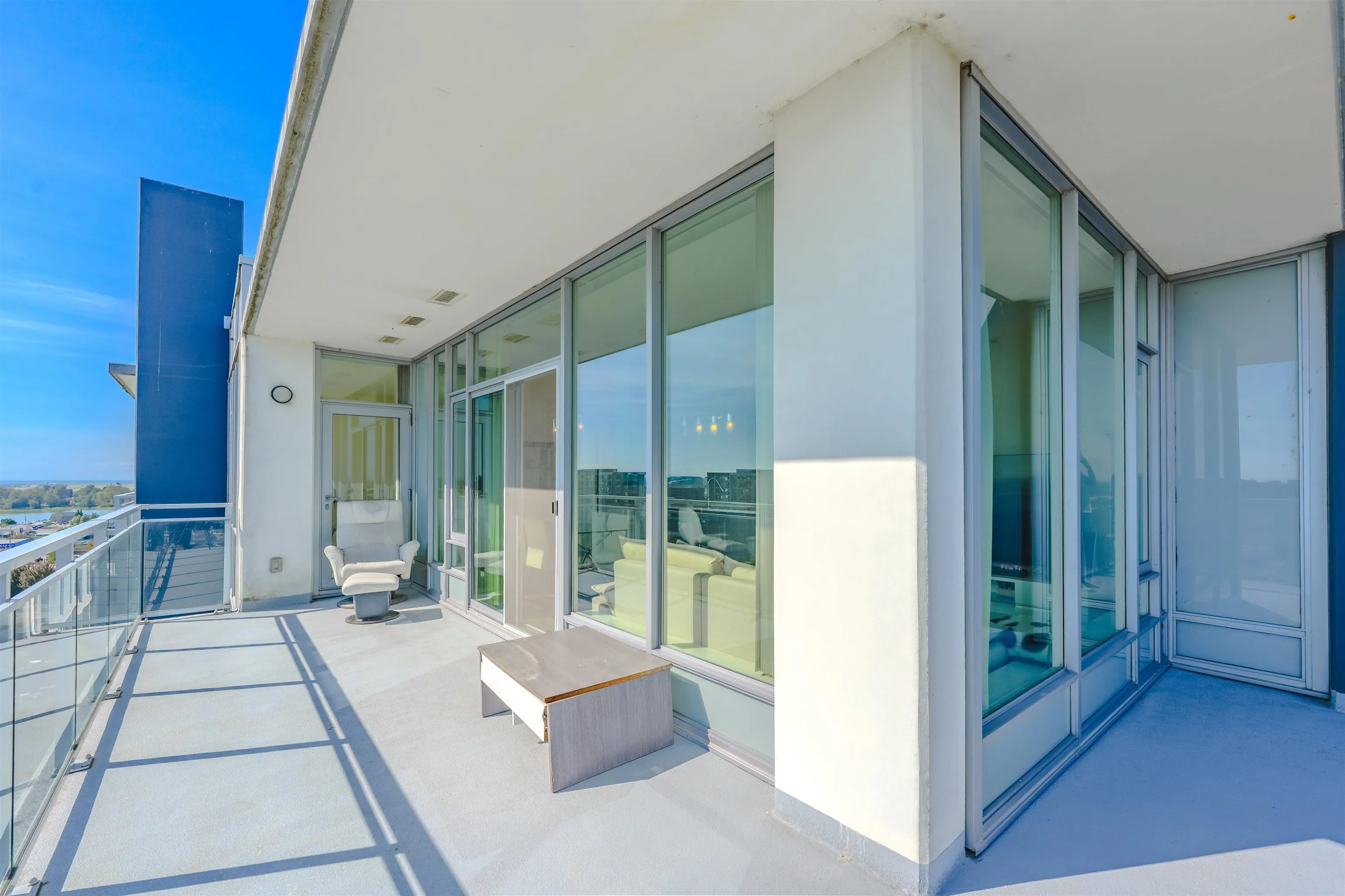 PH 1705 8677 Capstan Way