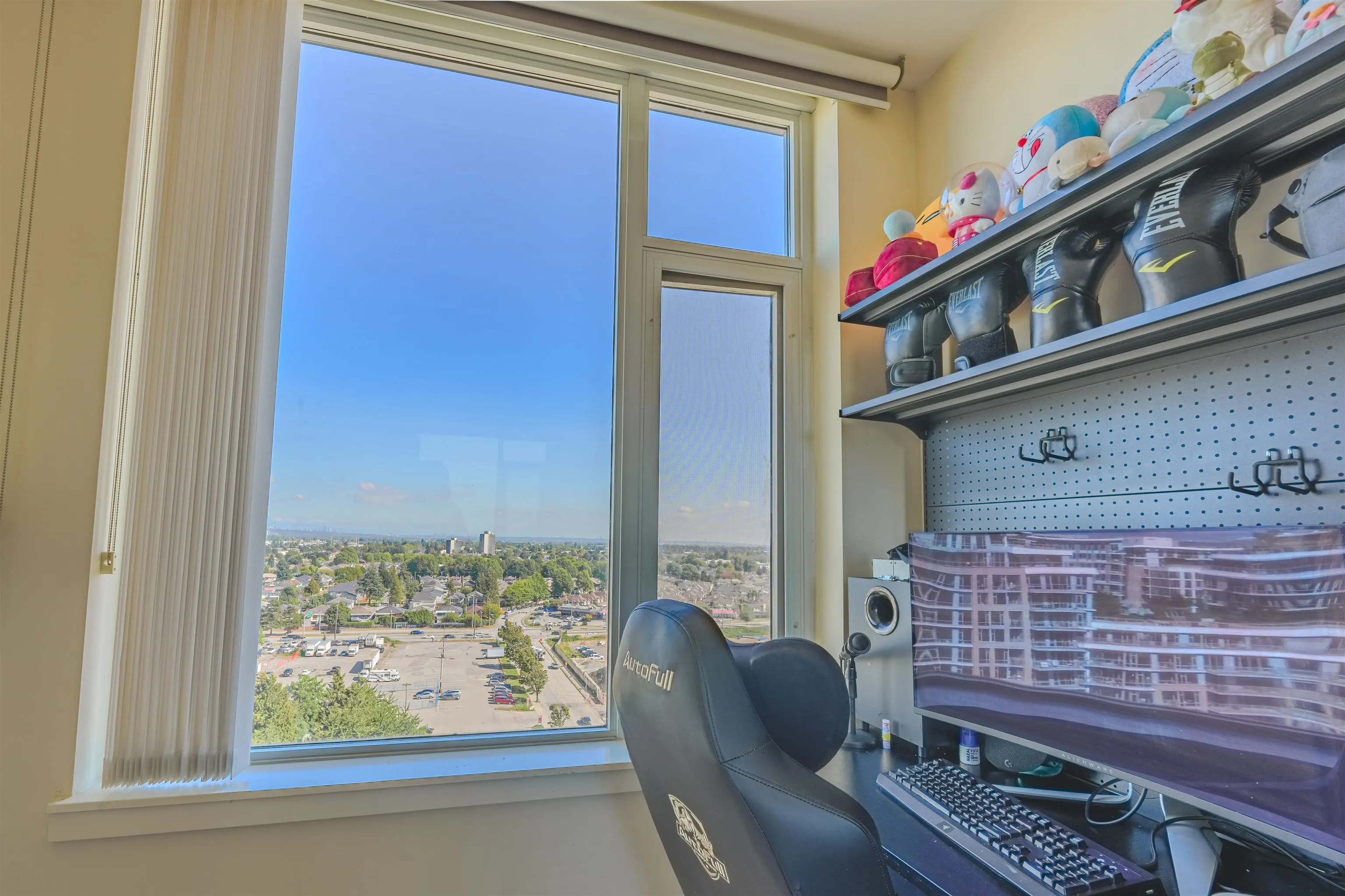 PH 1705 8677 Capstan Way