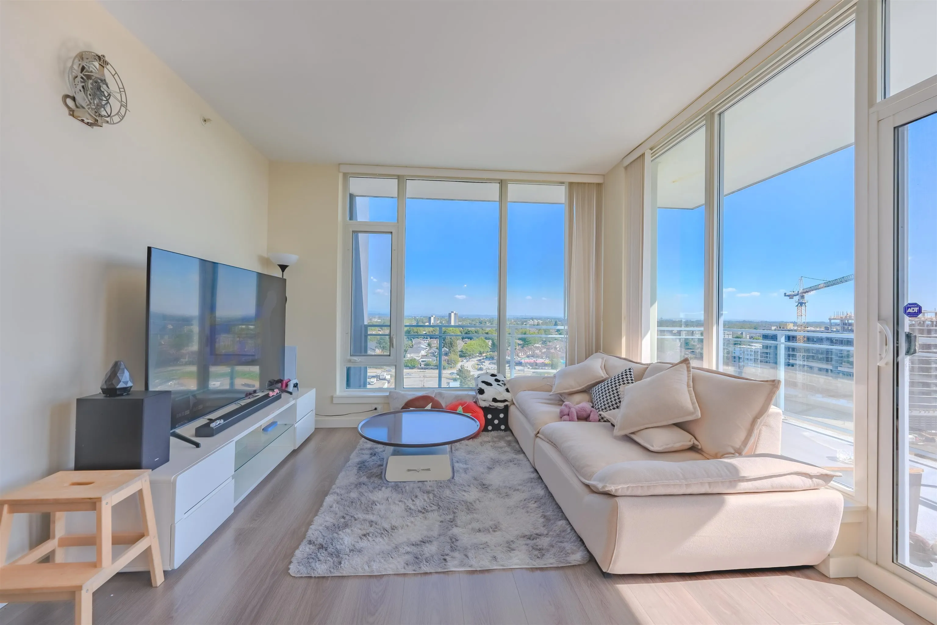 PH 1705 8677 Capstan Way