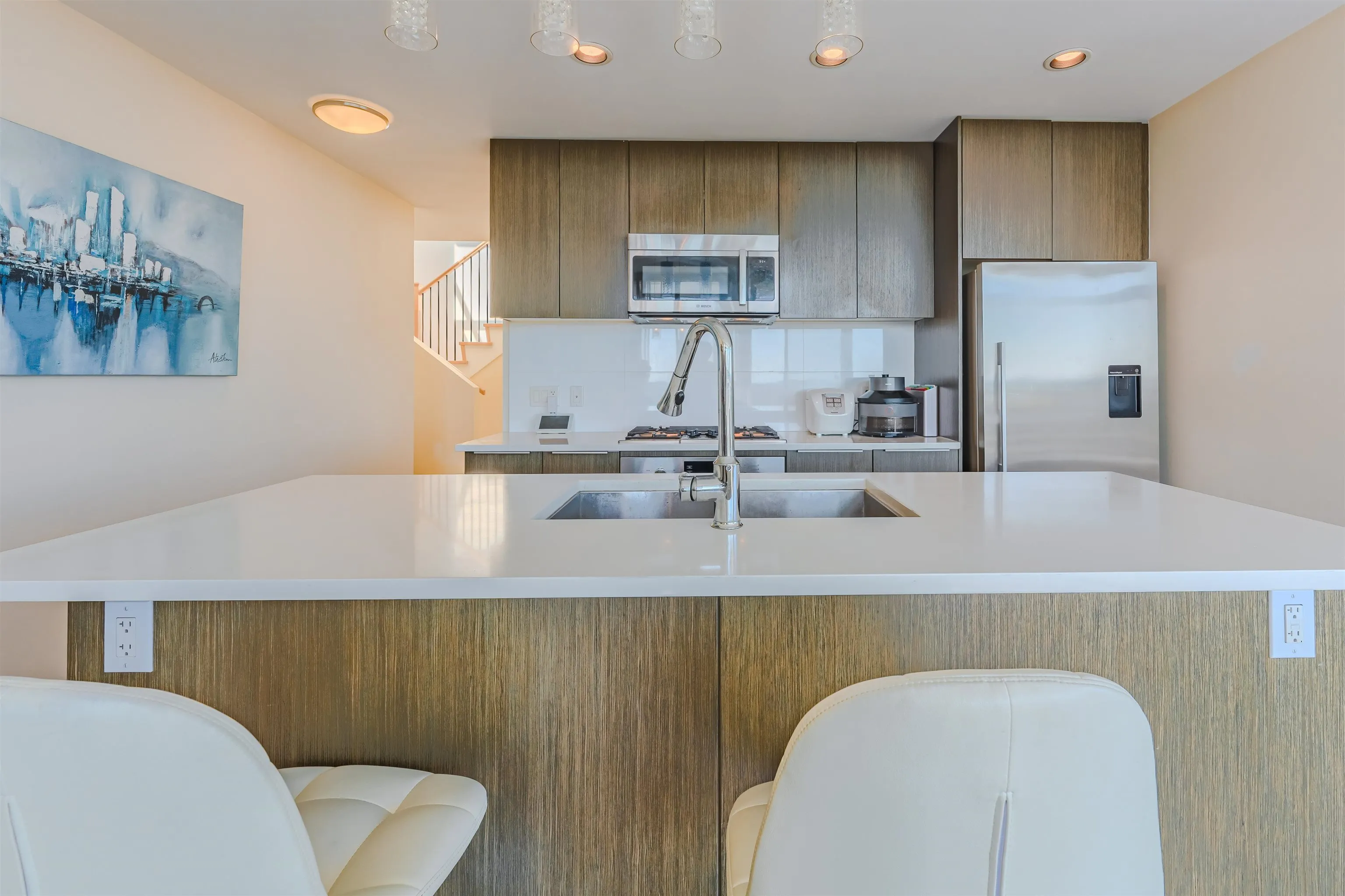 PH 1705 8677 Capstan Way
