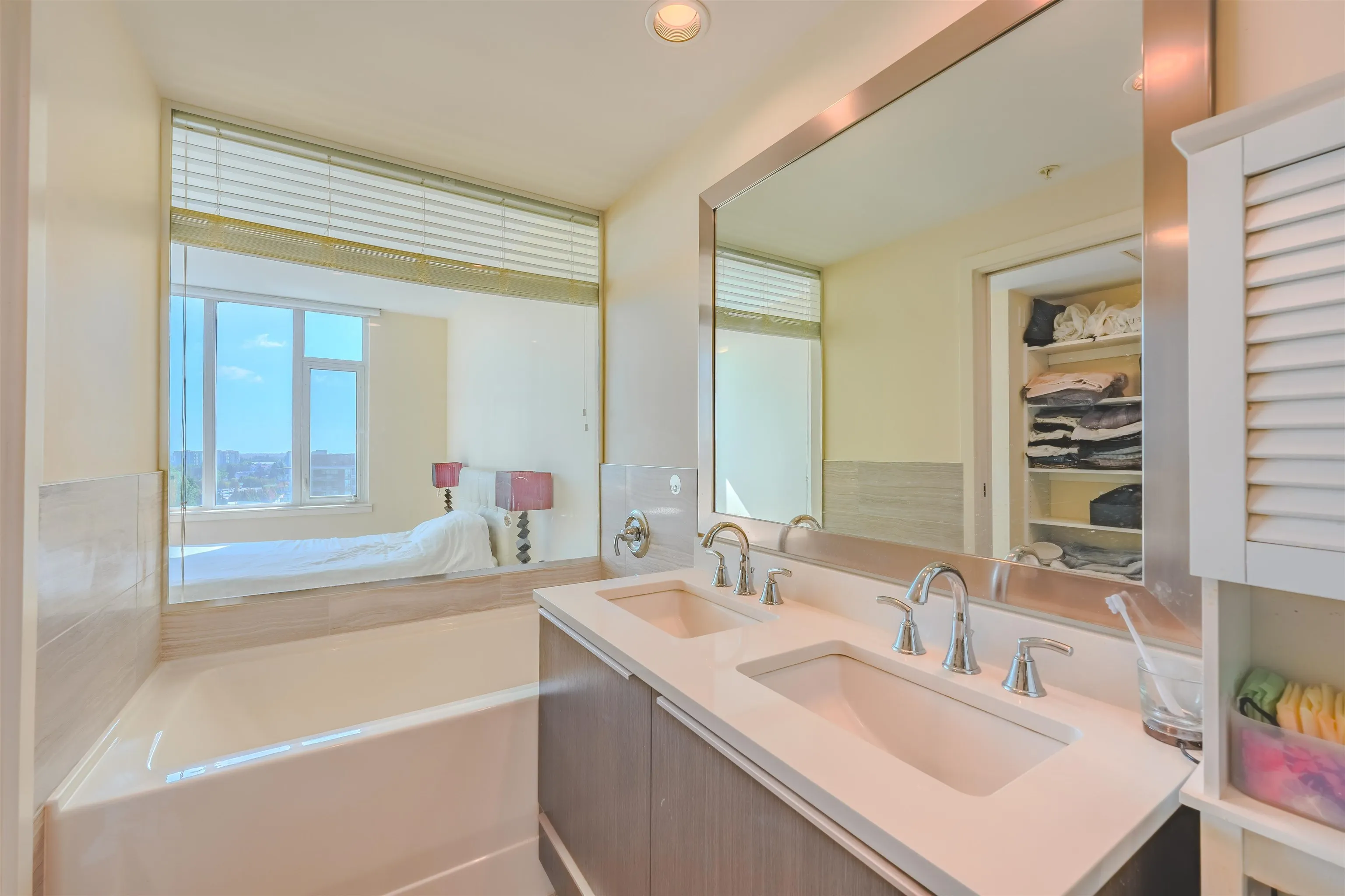 PH 1705 8677 Capstan Way