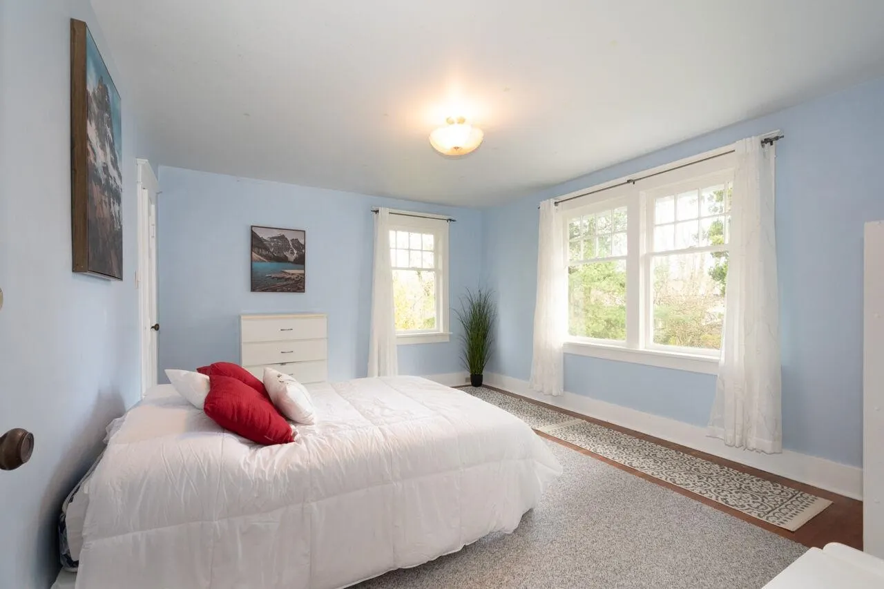 4825 Connaught Drive