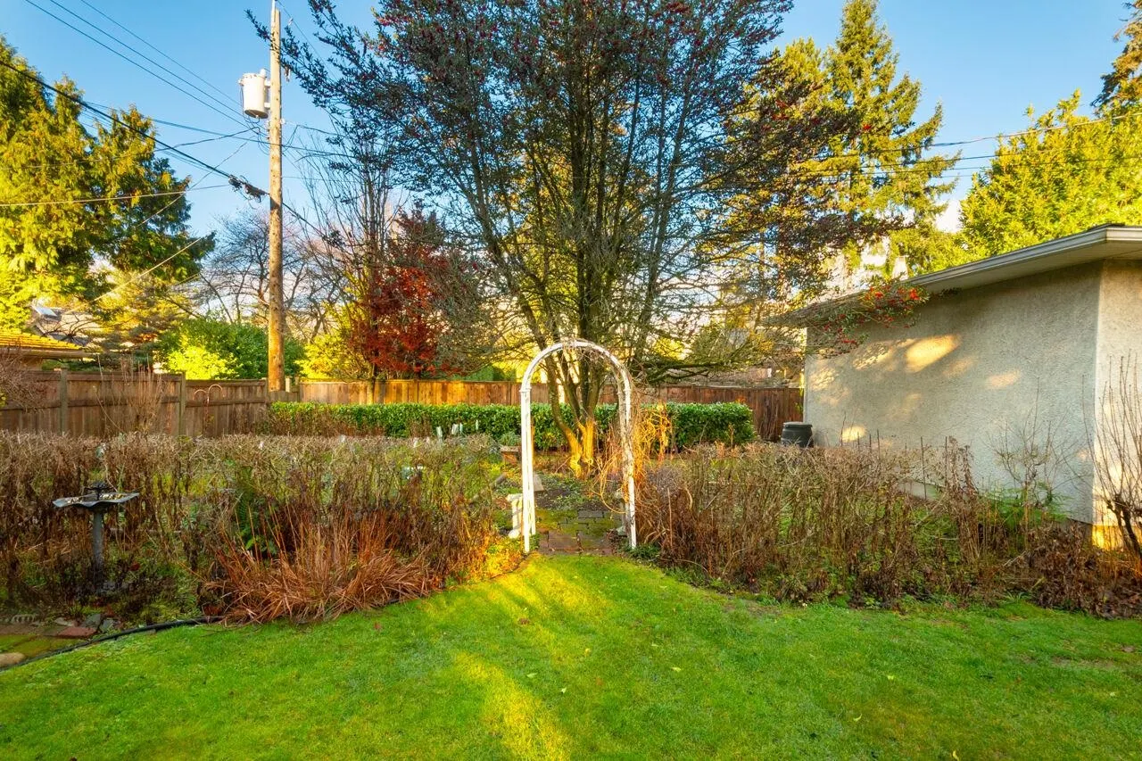 4825 Connaught Drive