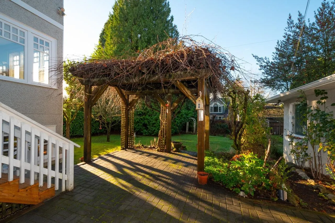 4825 Connaught Drive