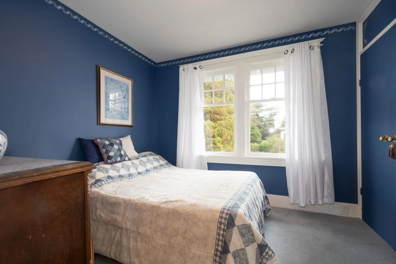 4825 Connaught Drive