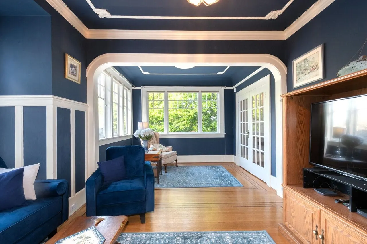 4825 Connaught Drive