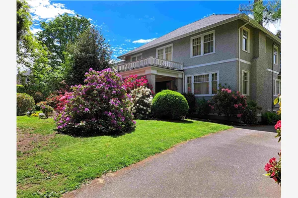 4825 Connaught Drive