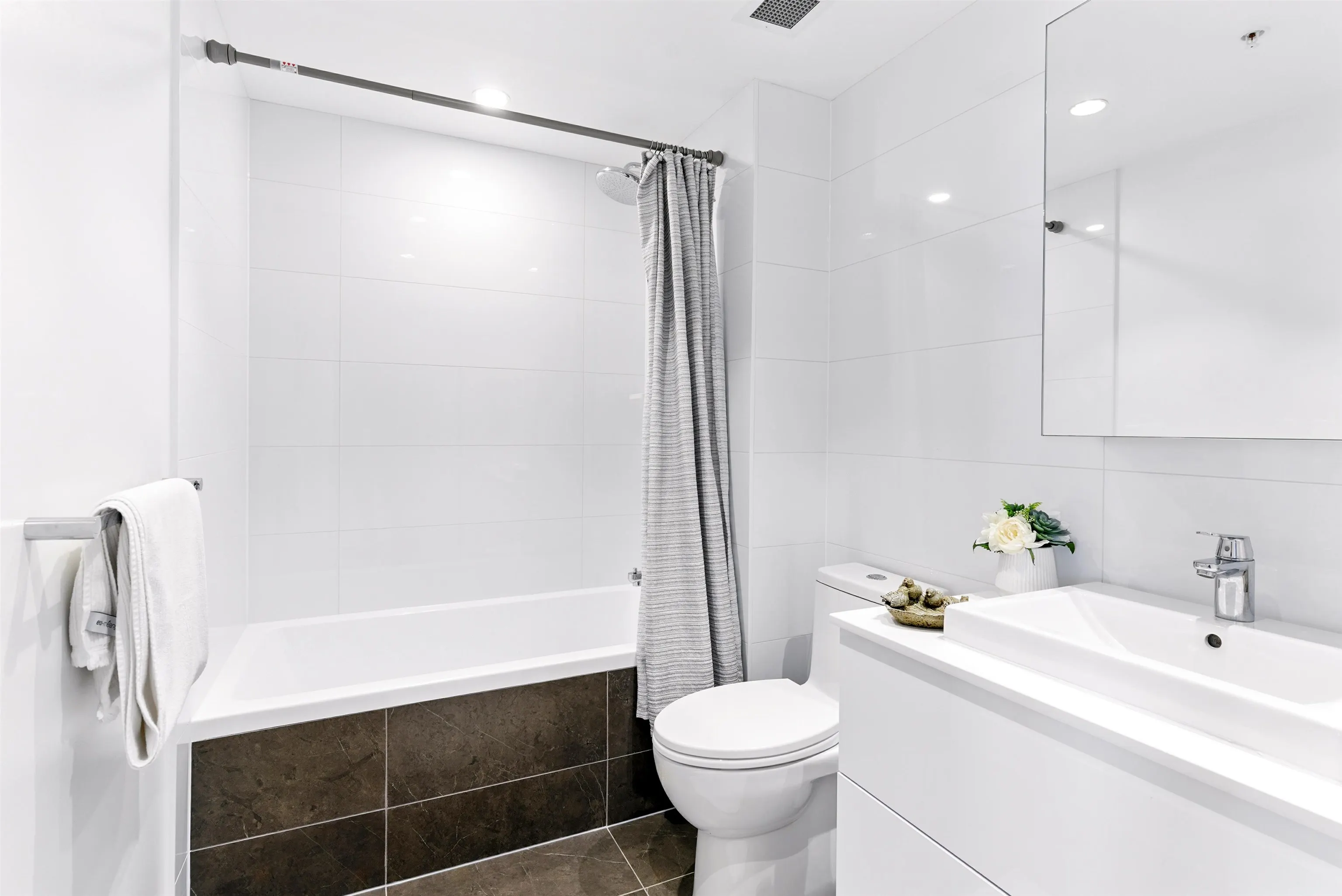 1205 1632 Lions Gate Lane
