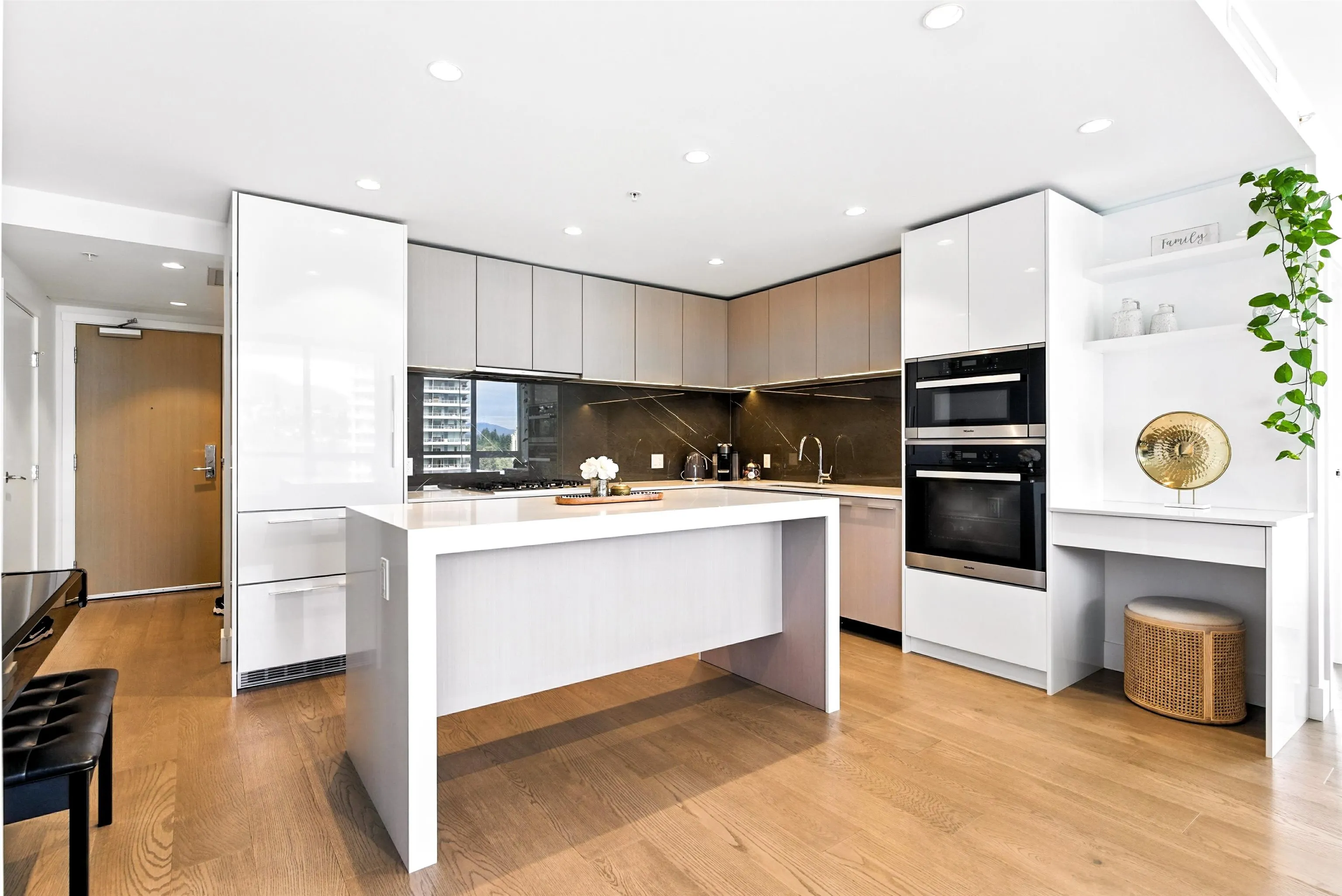 1205 1632 Lions Gate Lane