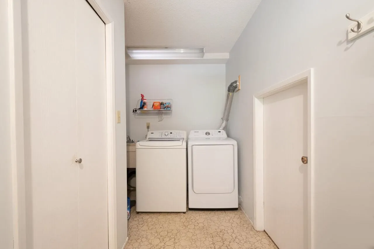 1285 Lucking Place