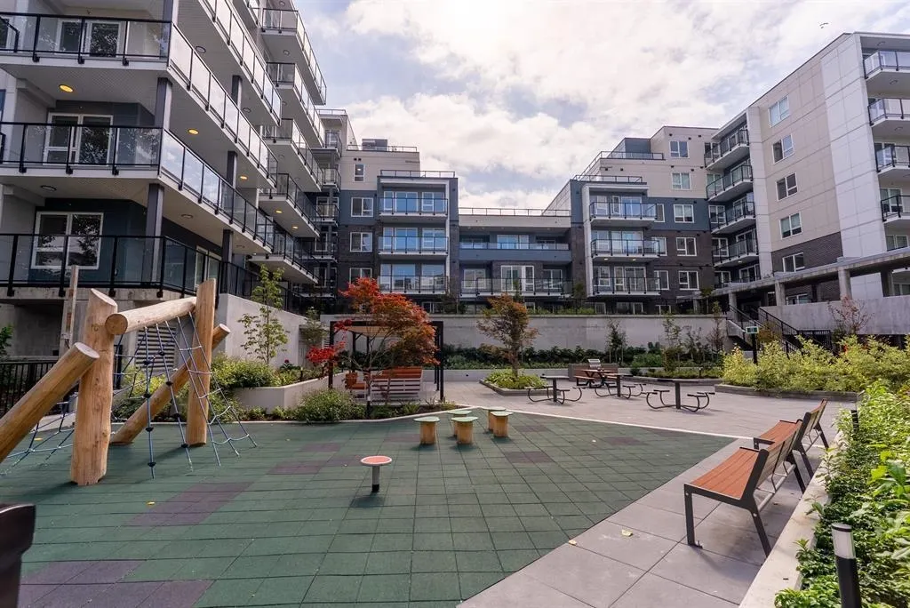 417 2002 St George Street