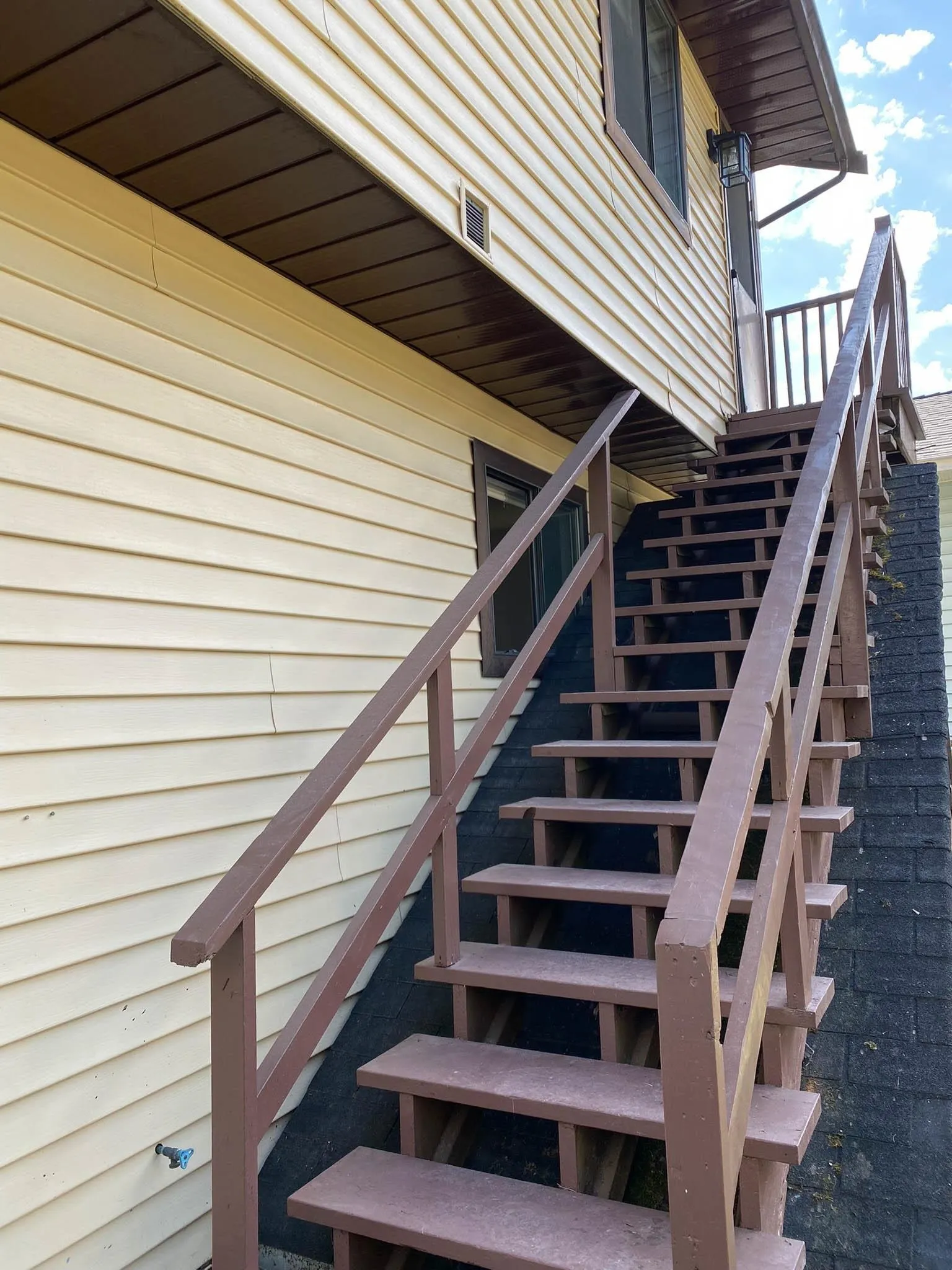 Upper-level 3340 Garibaldi Drive