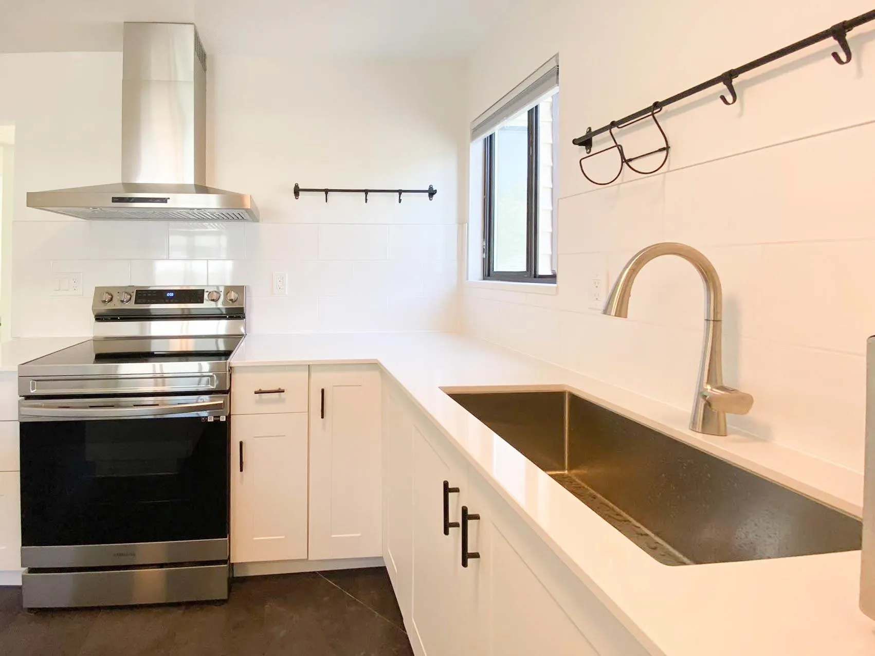 Upper-level 3340 Garibaldi Drive