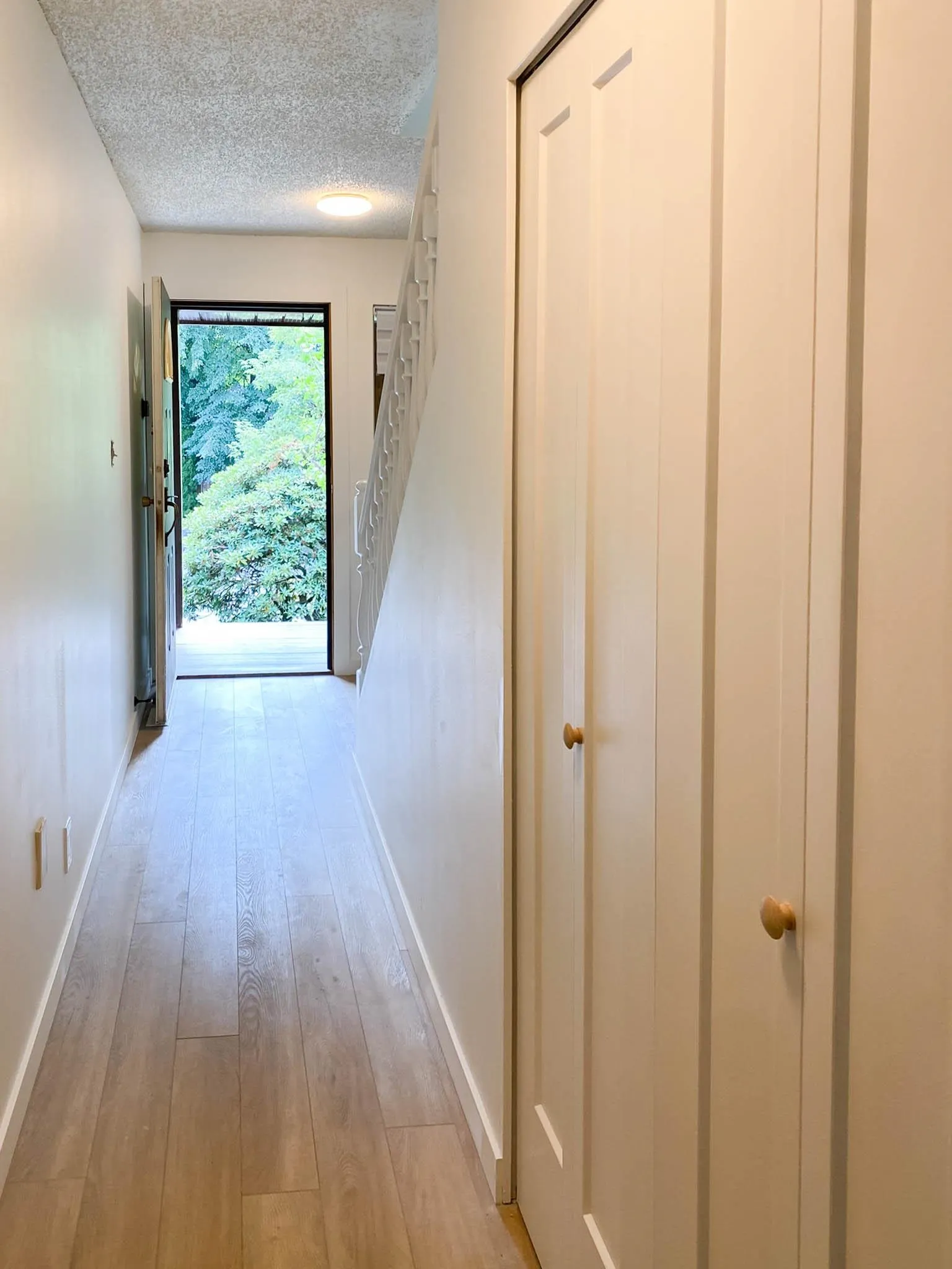 Upper-level 3340 Garibaldi Drive