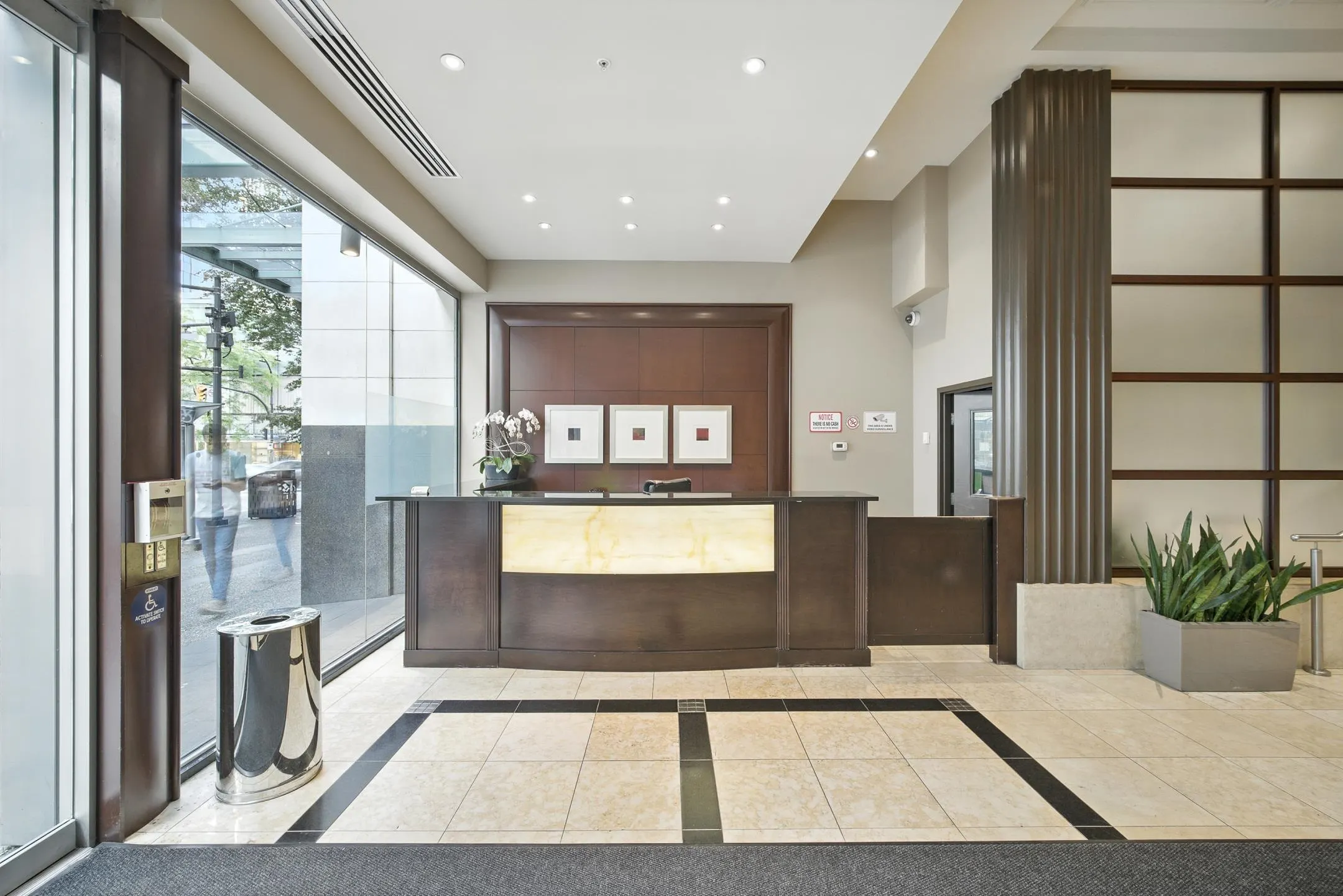 2214 610 Granville Street