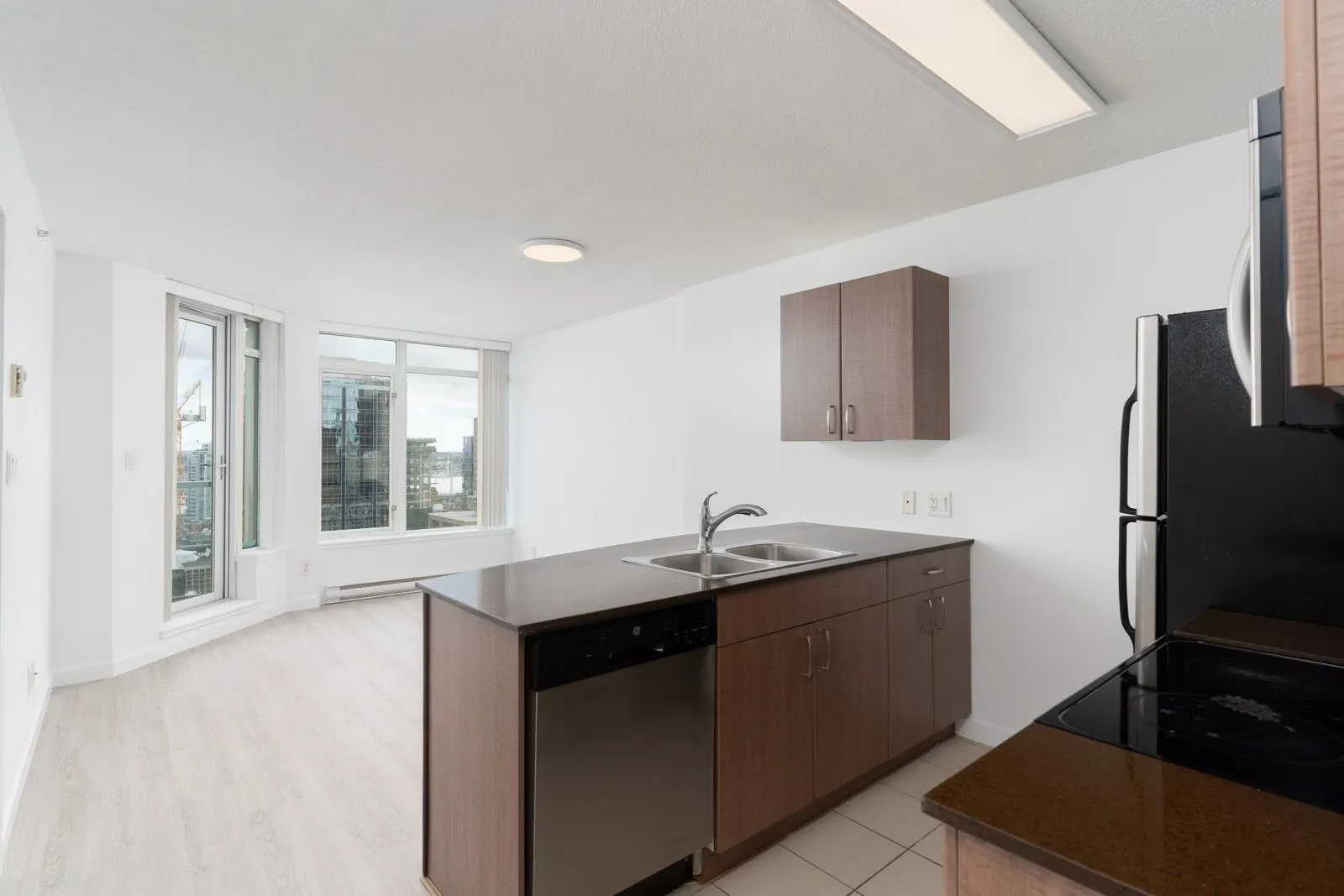2214 610 Granville Street