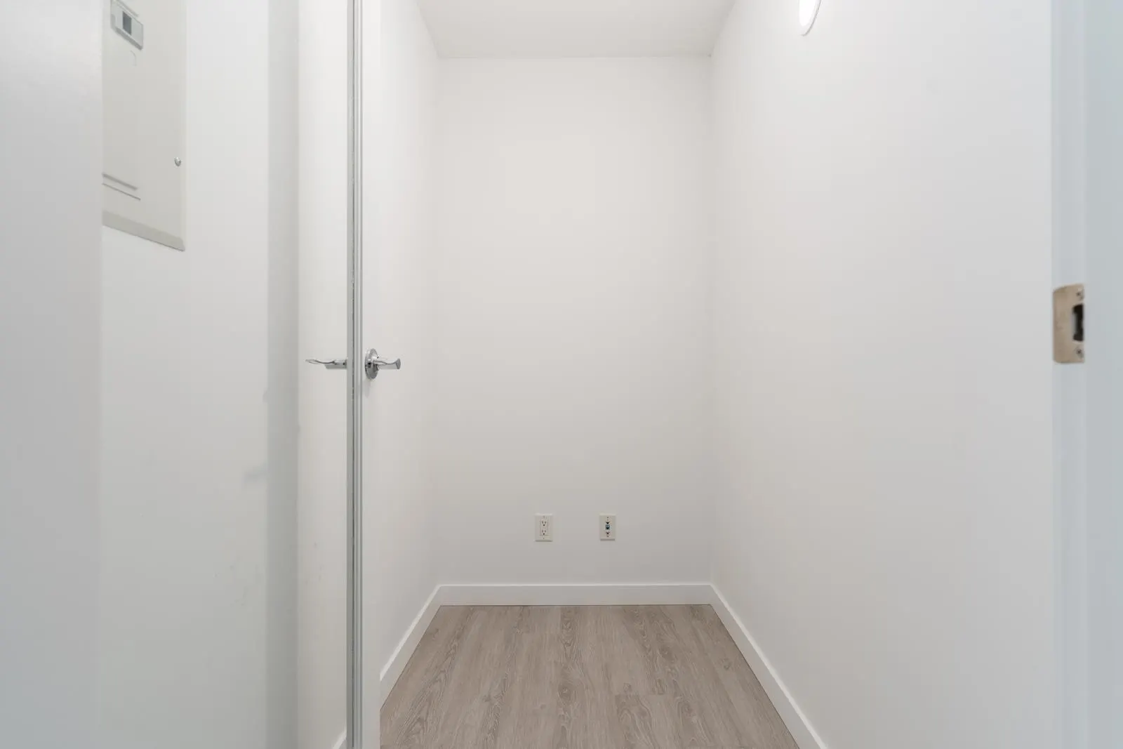 2214 610 Granville Street