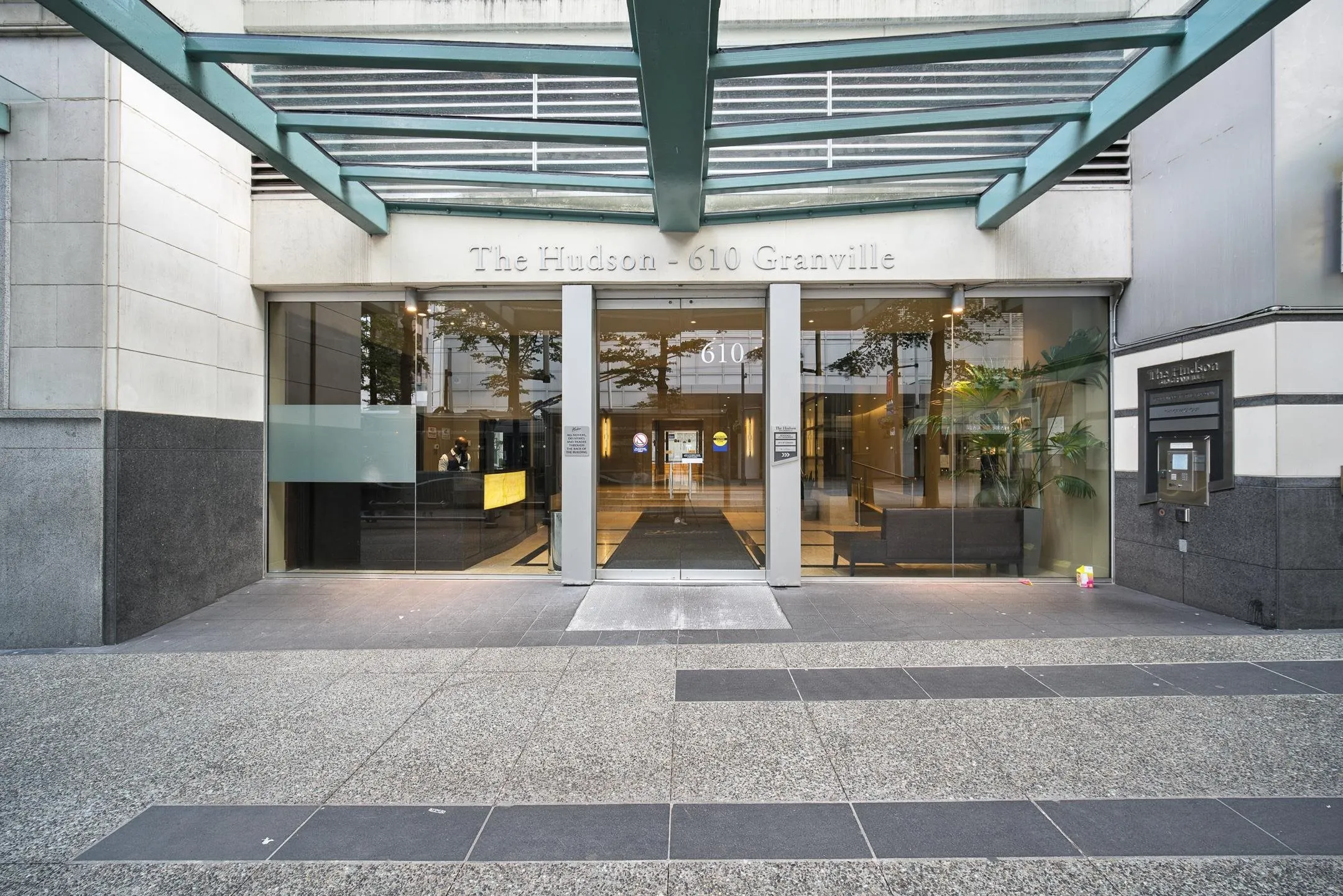 2214 610 Granville Street