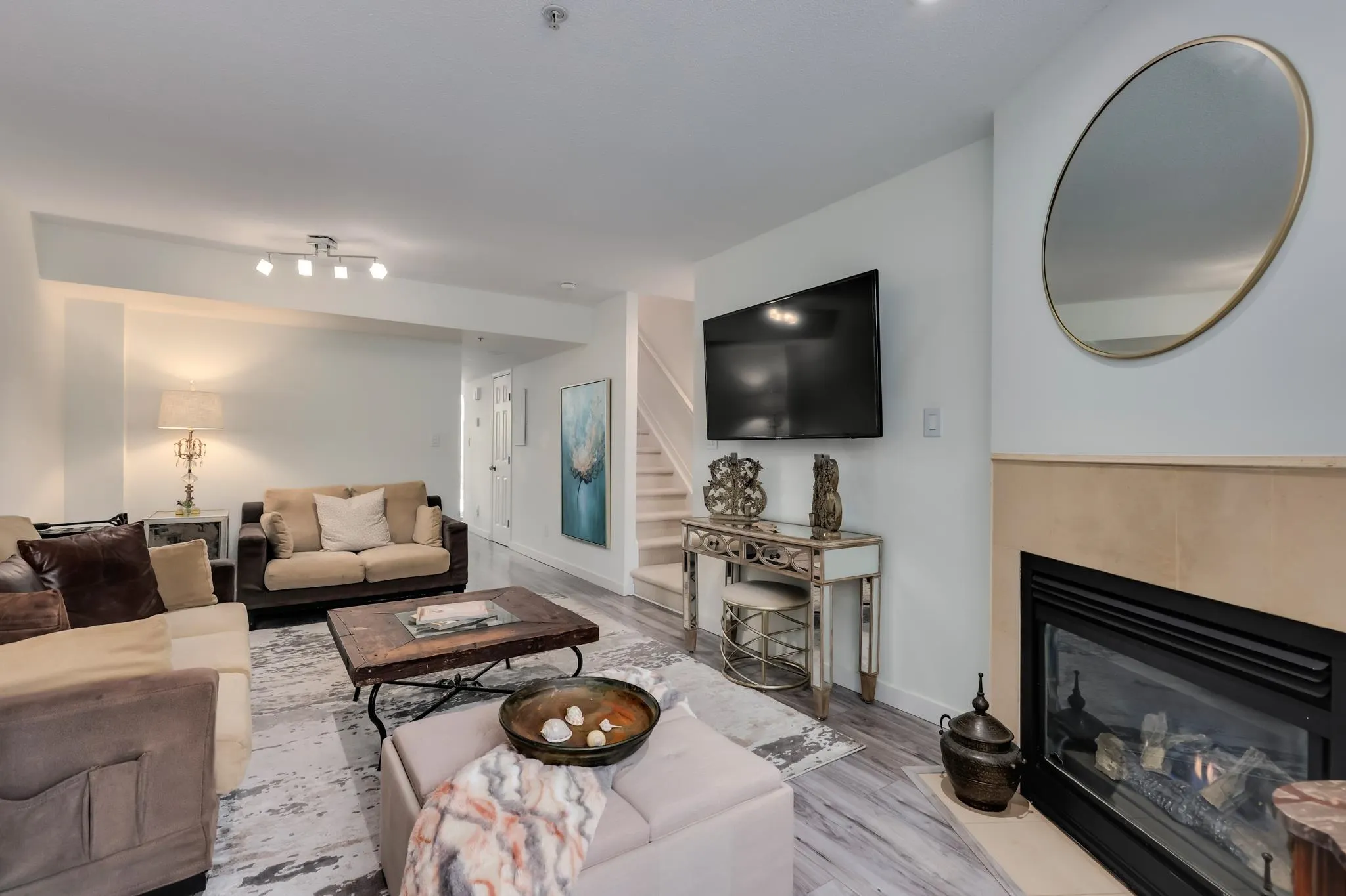 TH6 63 Keefer Place