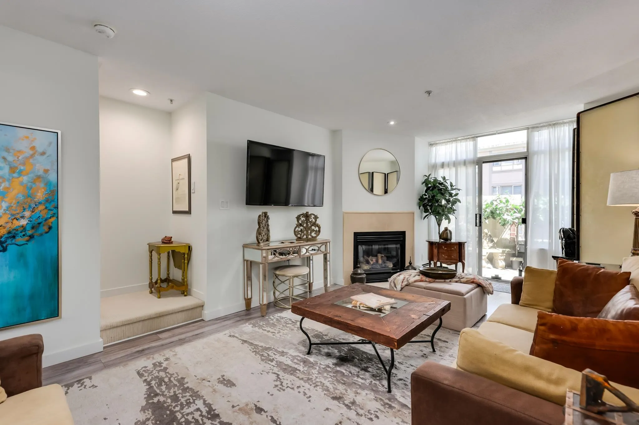 TH6 63 Keefer Place
